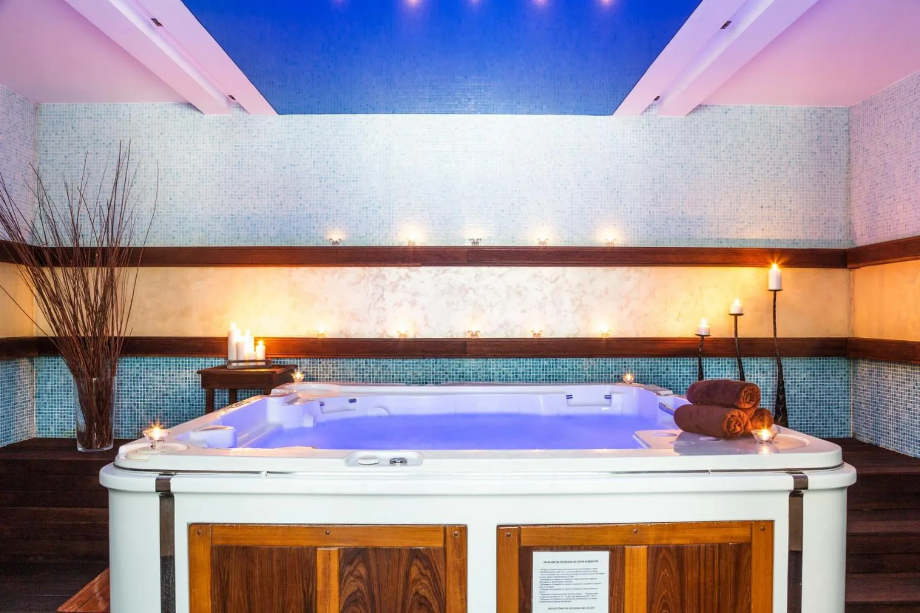 Hot Tub in Hotel Perun Lodge