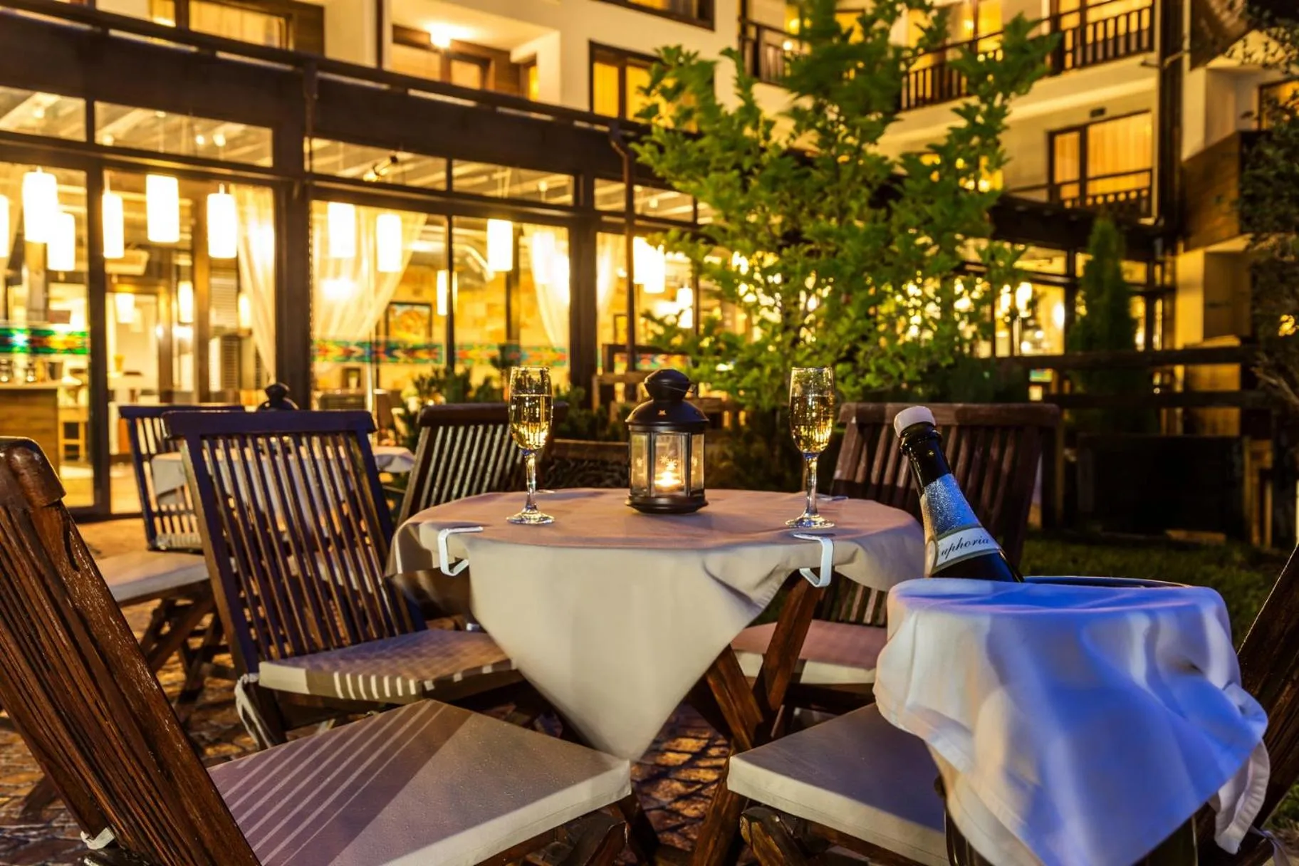 Restaurant/places to eat in Hotel Perun Lodge