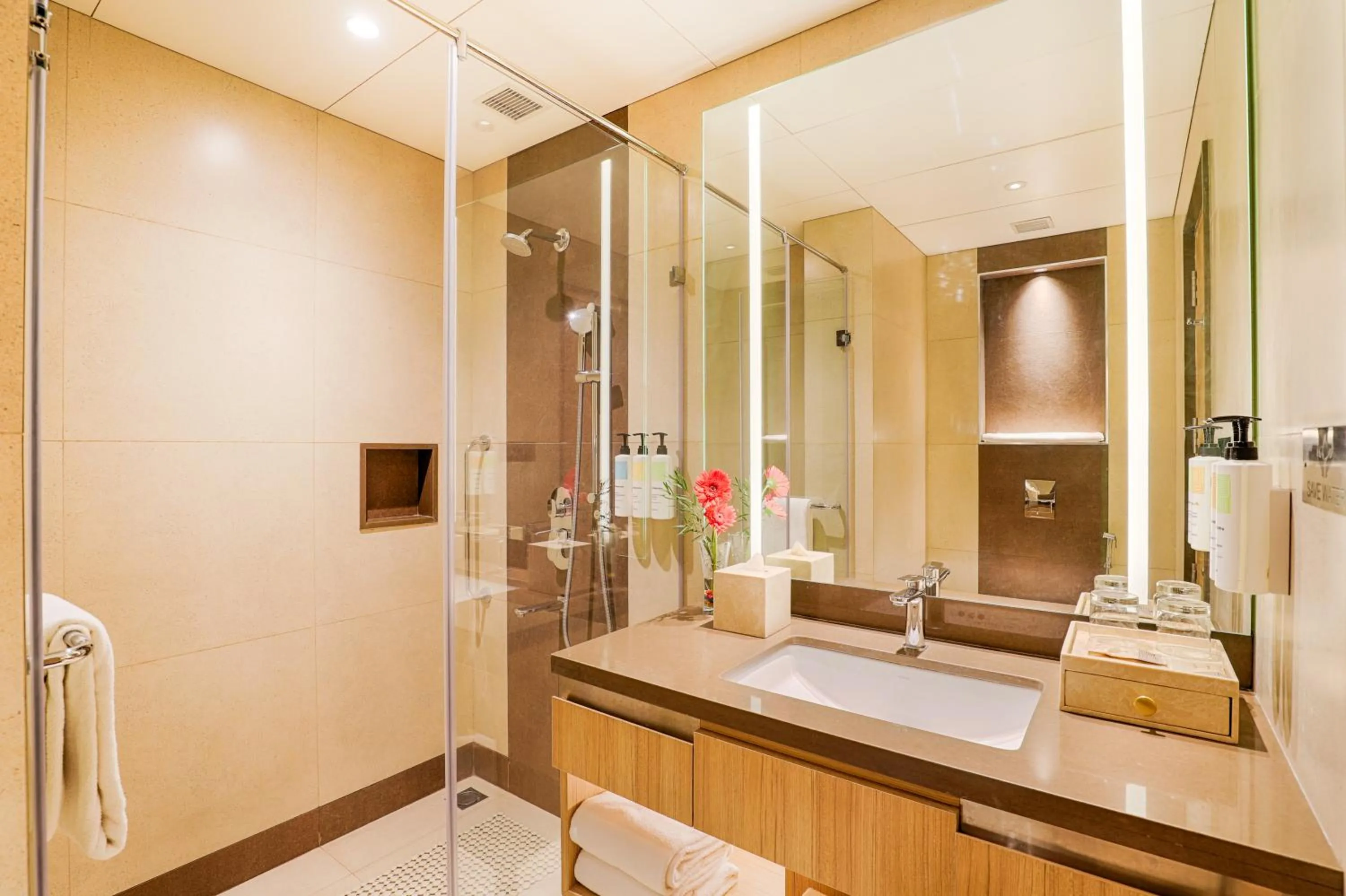 Shower in Club Mahindra Kandaghat