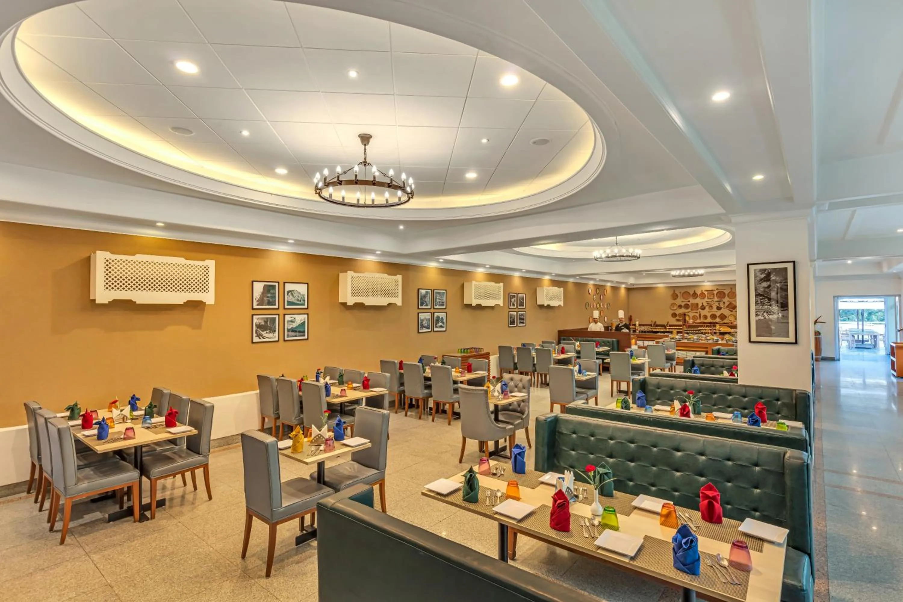 Restaurant/places to eat in Club Mahindra Kandaghat