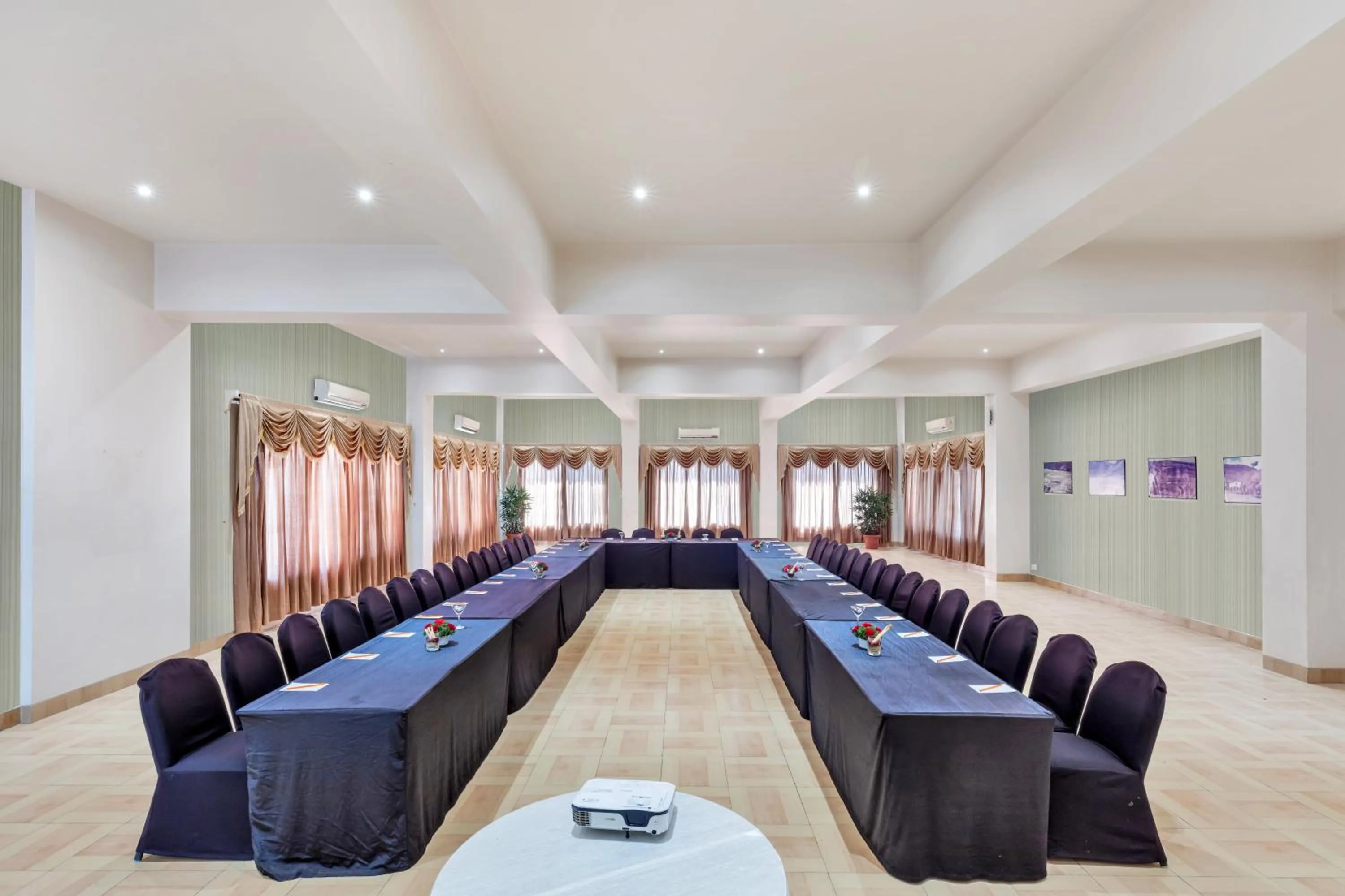 Meeting/conference room in Club Mahindra Kandaghat