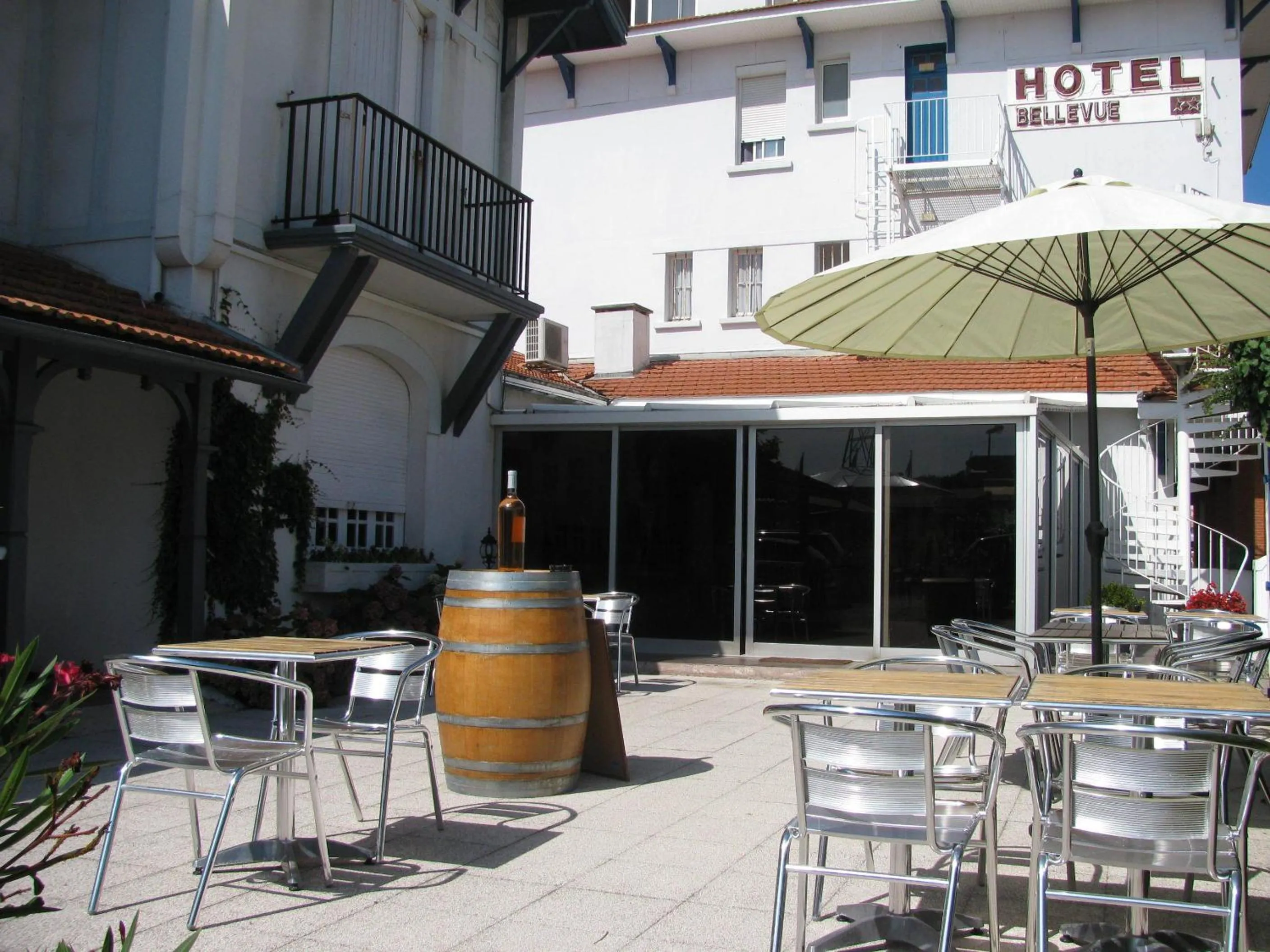 Facade/entrance in Hôtel Bellevue
