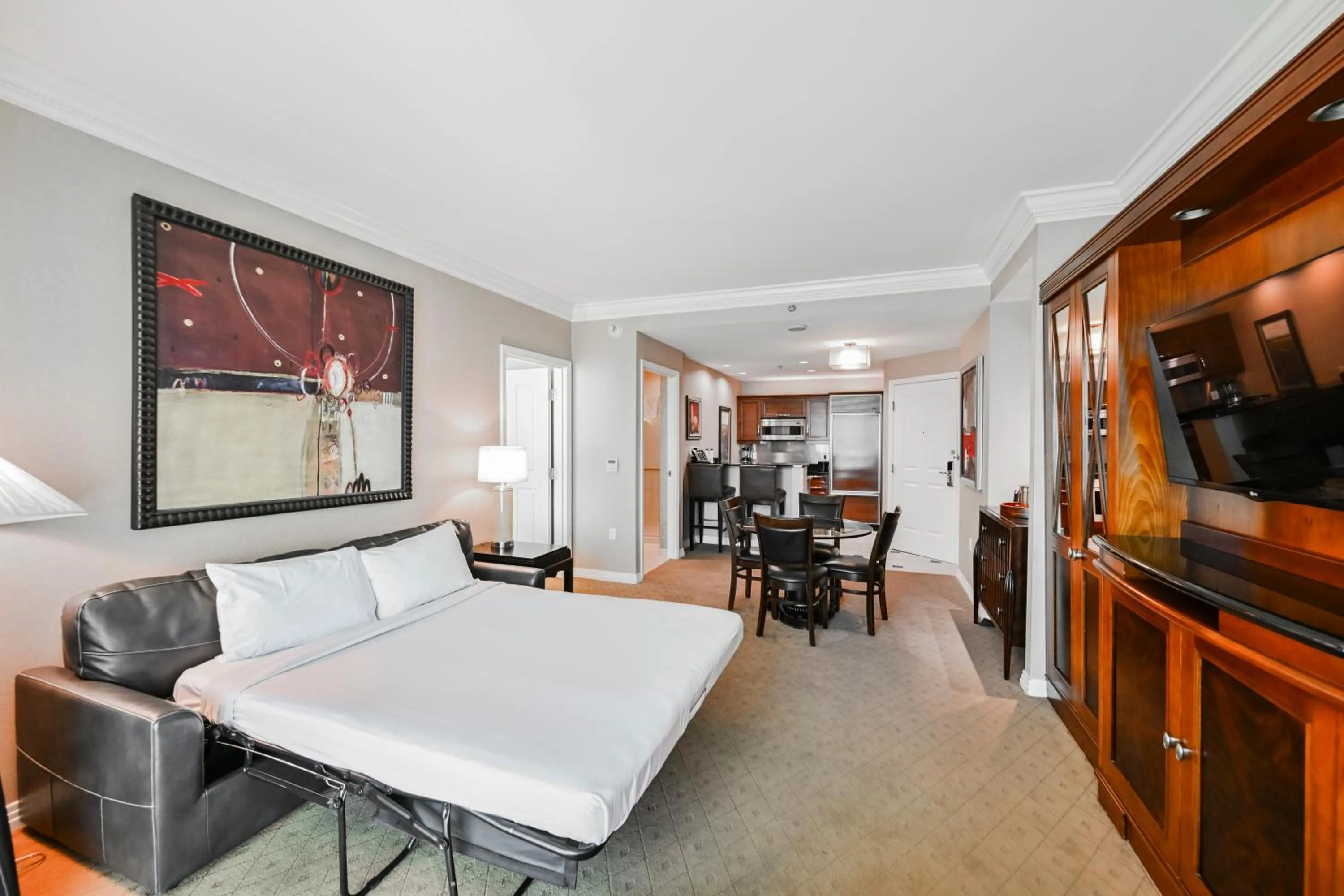 Bed in StripViewSuites Penthouse Two-Bedroom Conjoined Suite