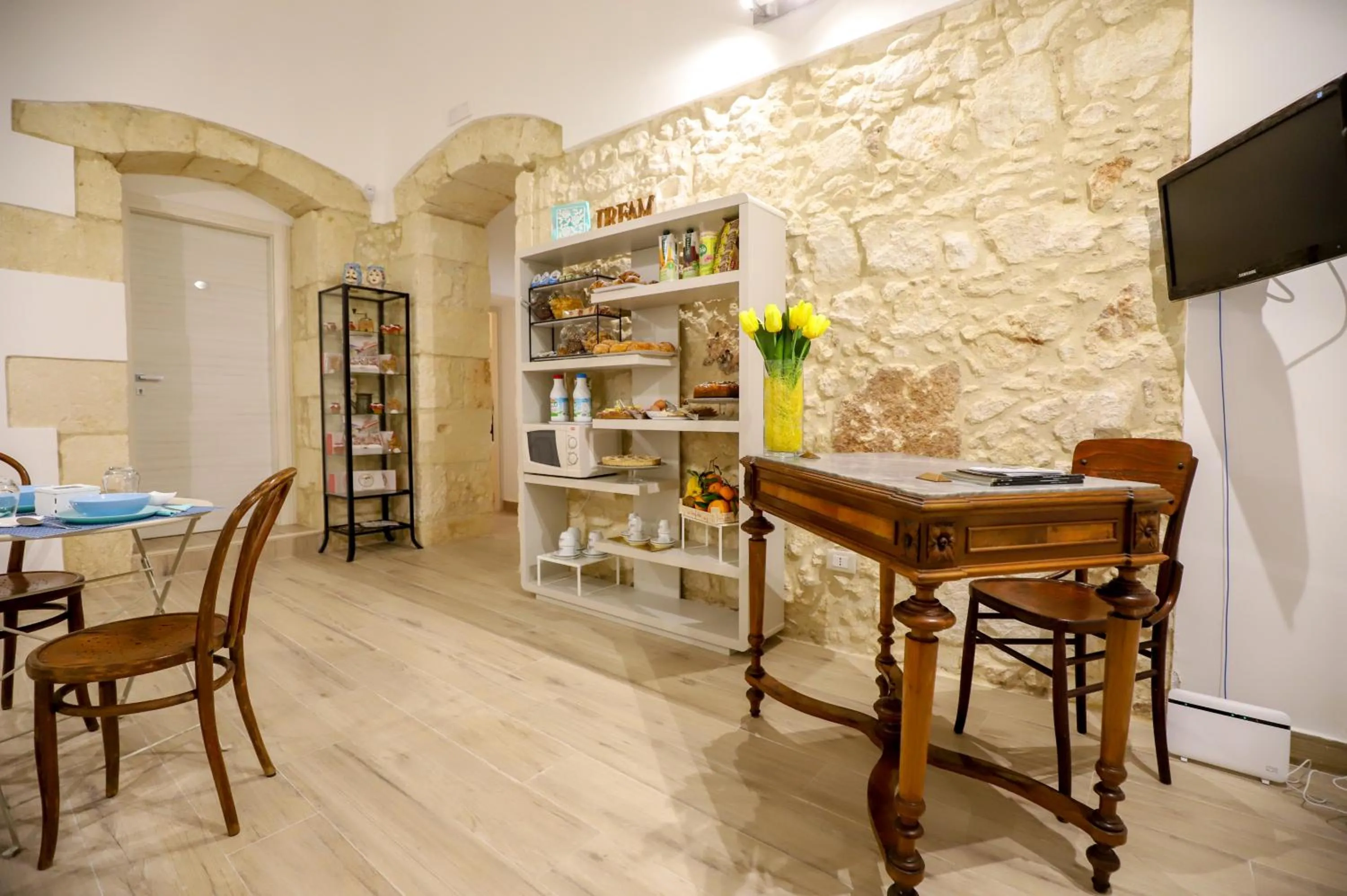 Communal lounge/ TV room in La Sicilia in un sogno