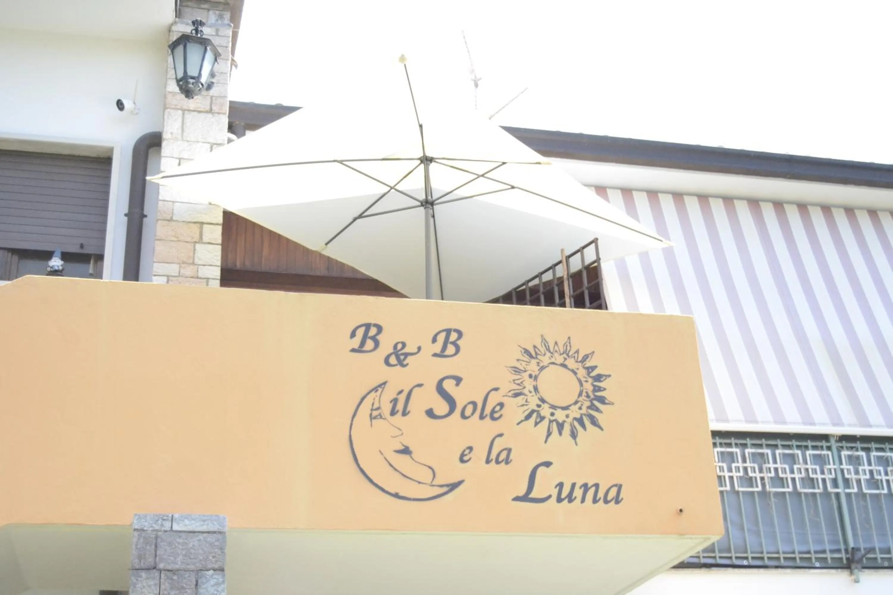 Property building in Il Sole e la Luna B&B in Garda