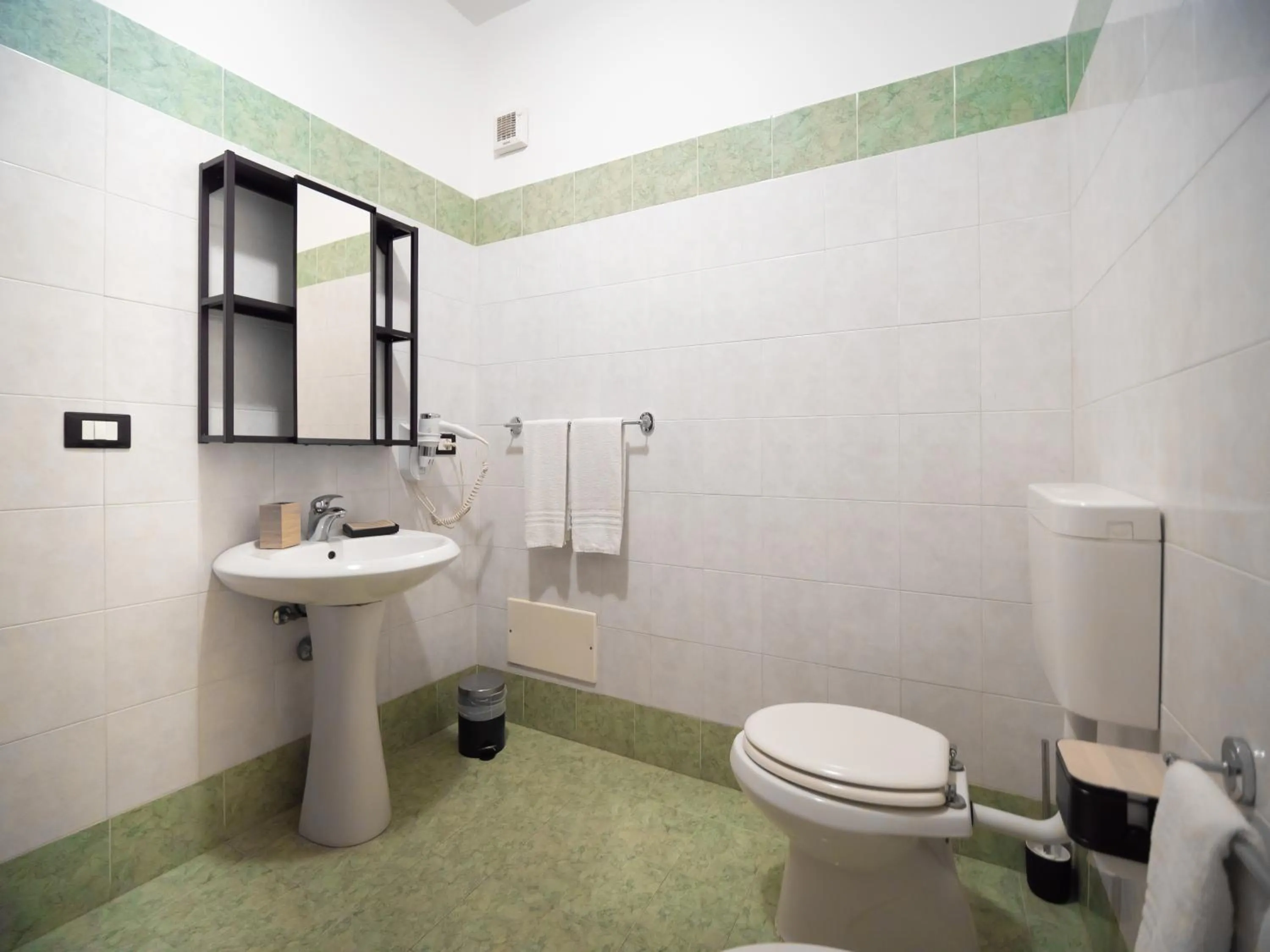 Toilet in Kalamarina Rooms