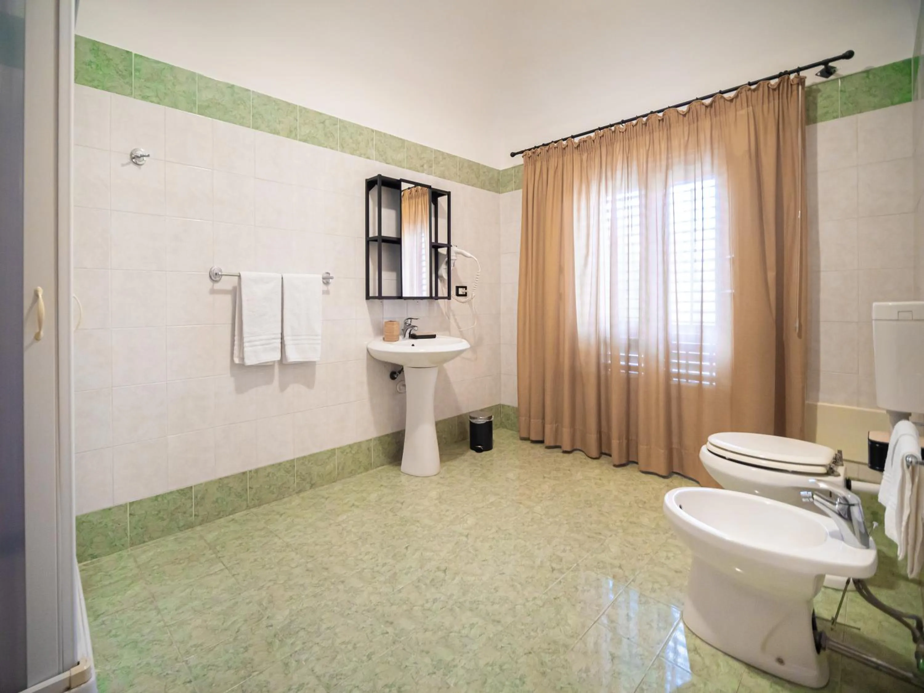 Toilet in Kalamarina Rooms