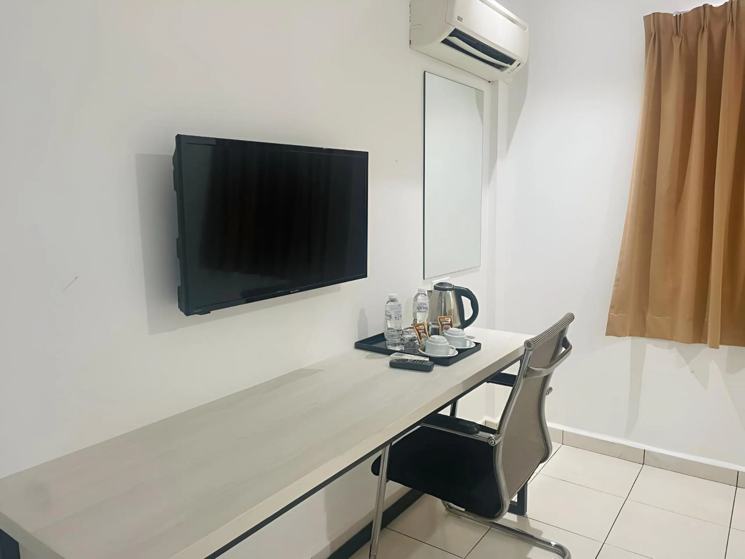 Bedroom in De Ocean Hotel