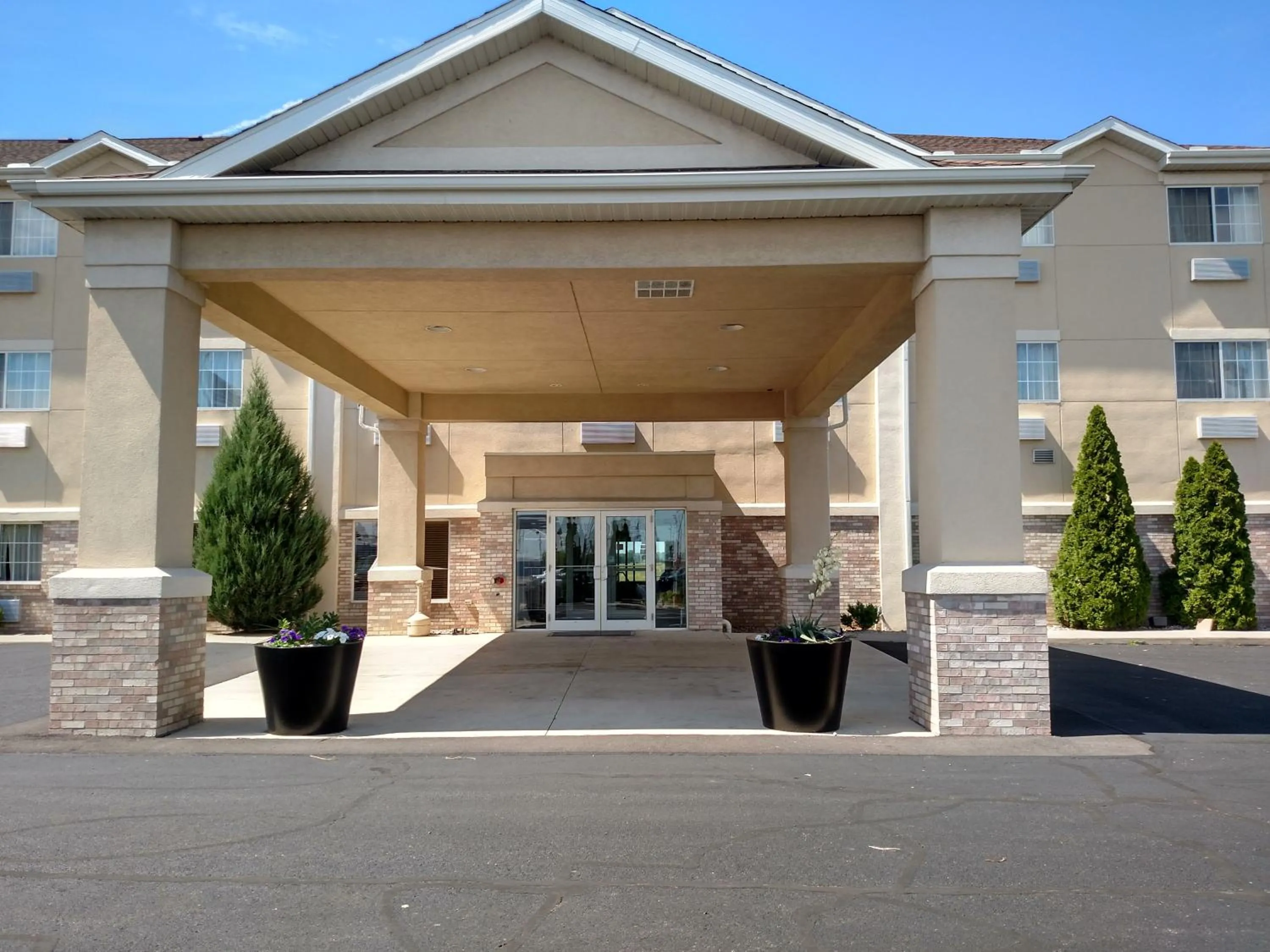 Facade/entrance in Holiday Inn Express - Toledo West - Napoleon by IHG