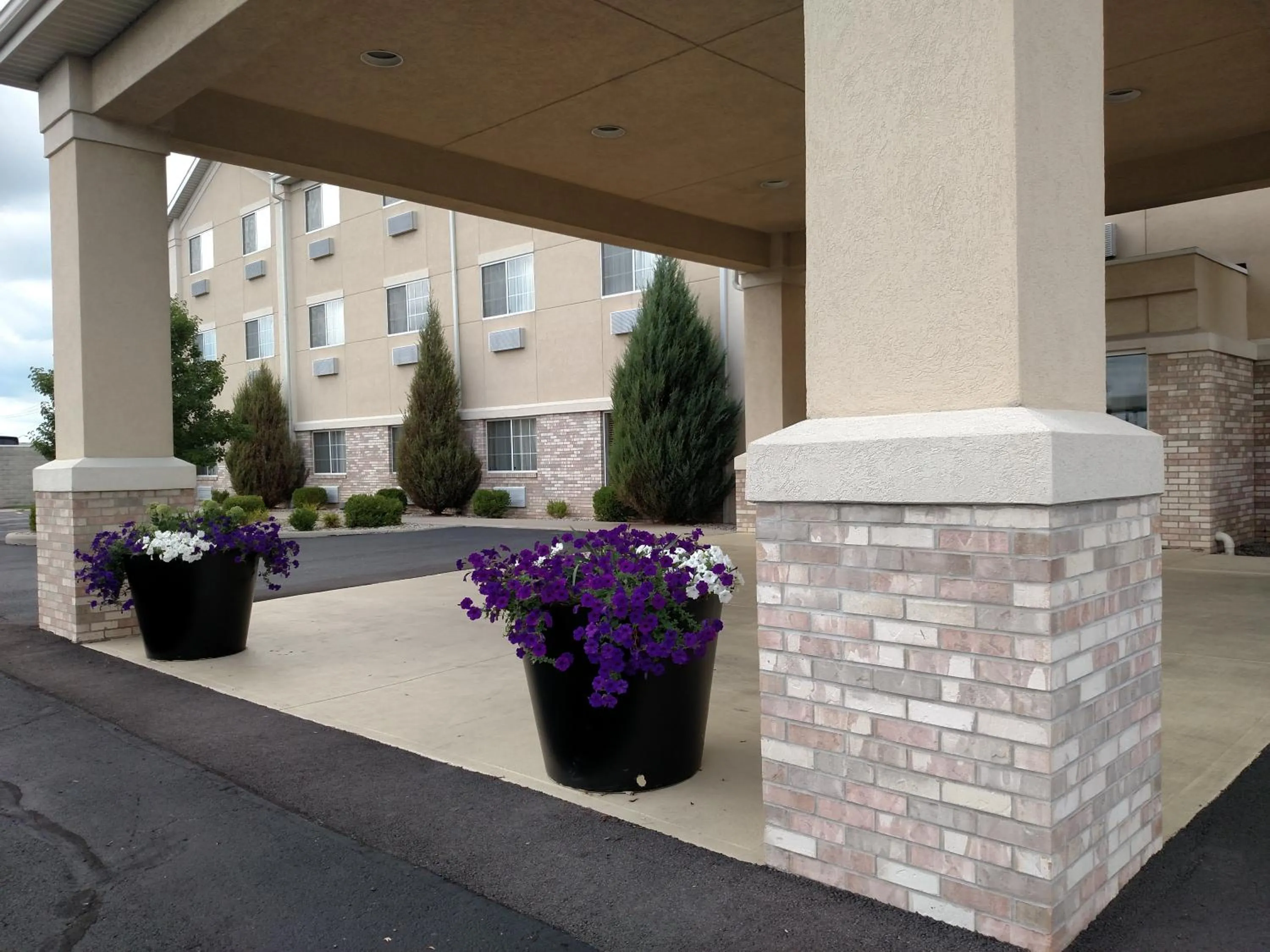 Facade/entrance in Holiday Inn Express - Toledo West - Napoleon by IHG