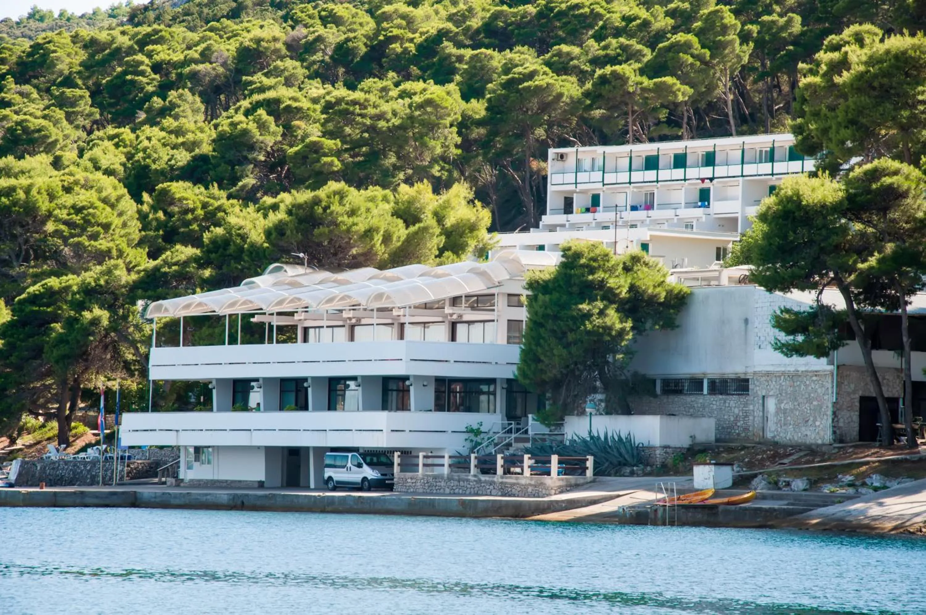 Restaurant/places to eat in Hotel Mirta