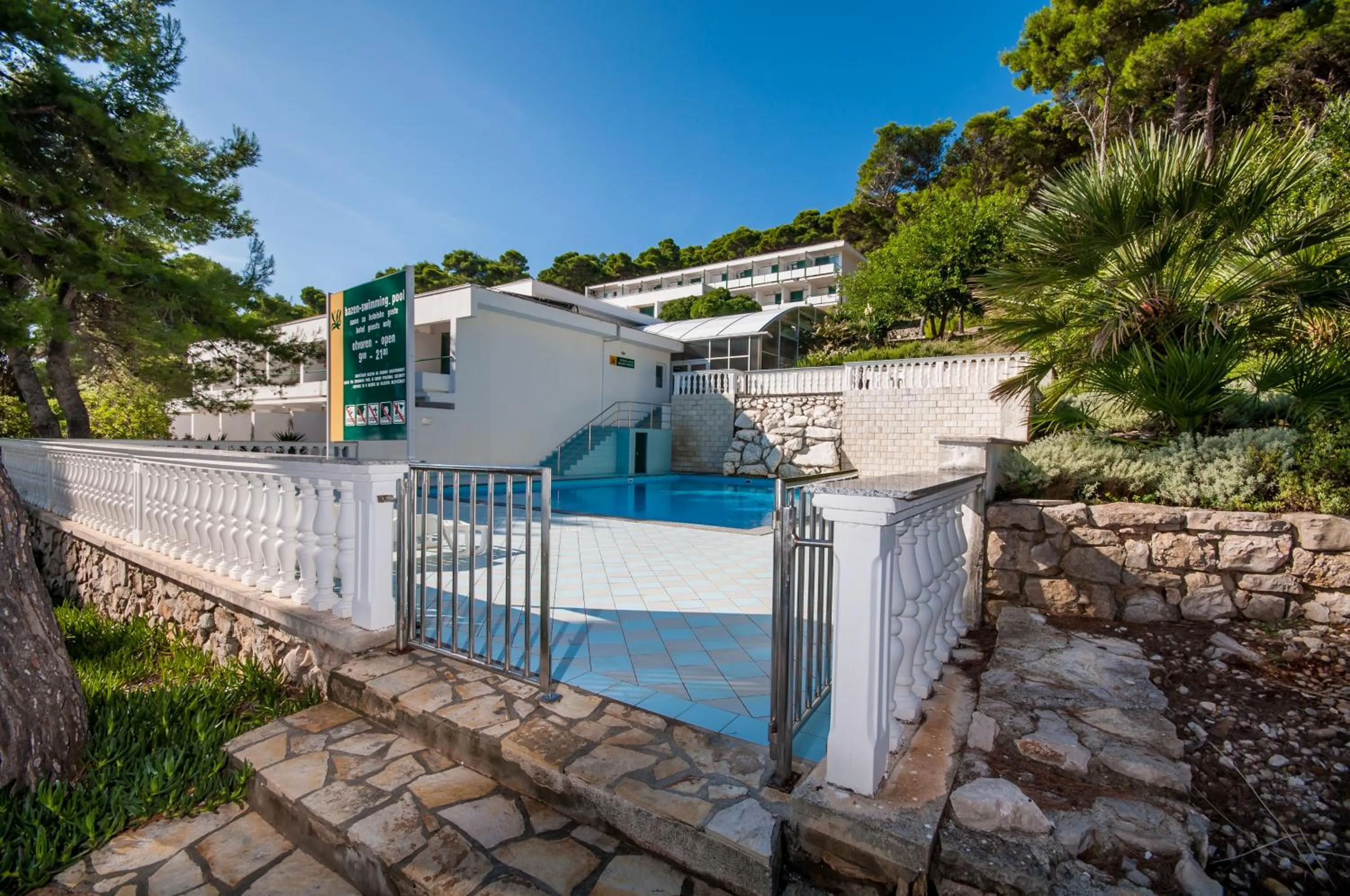 Swimming pool in Hotel Mirta