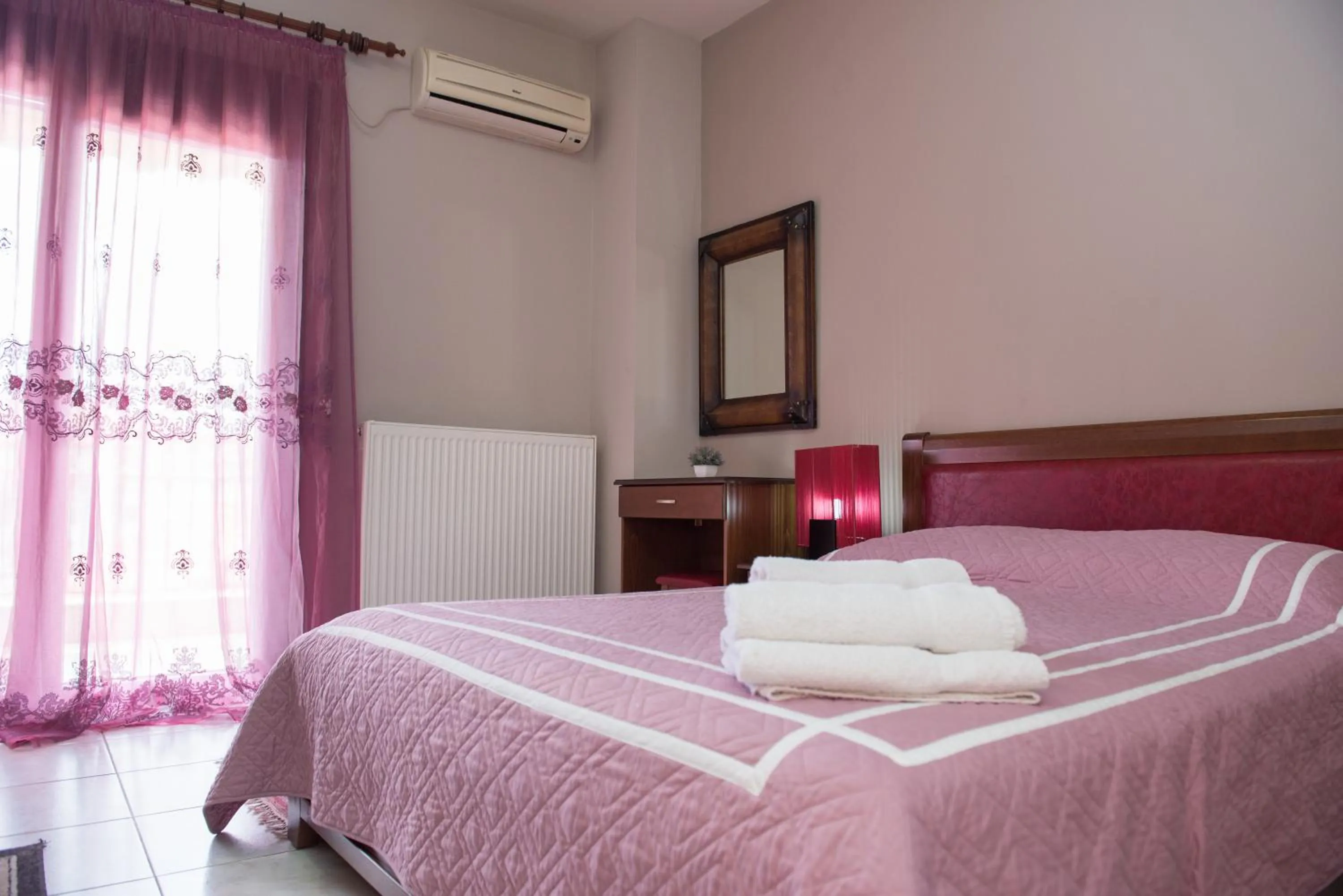 Bed in Hotel Philippion