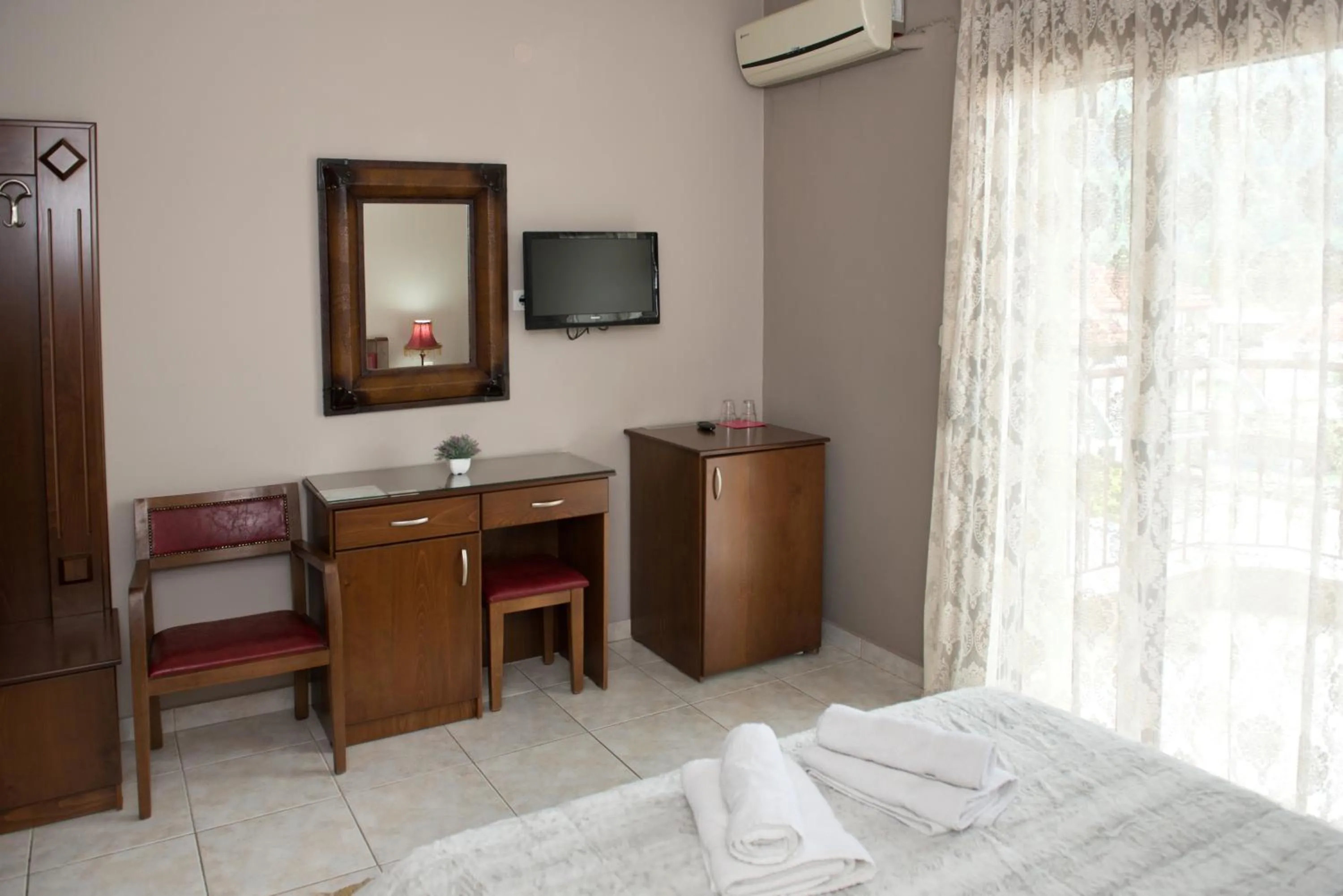 Bed in Hotel Philippion