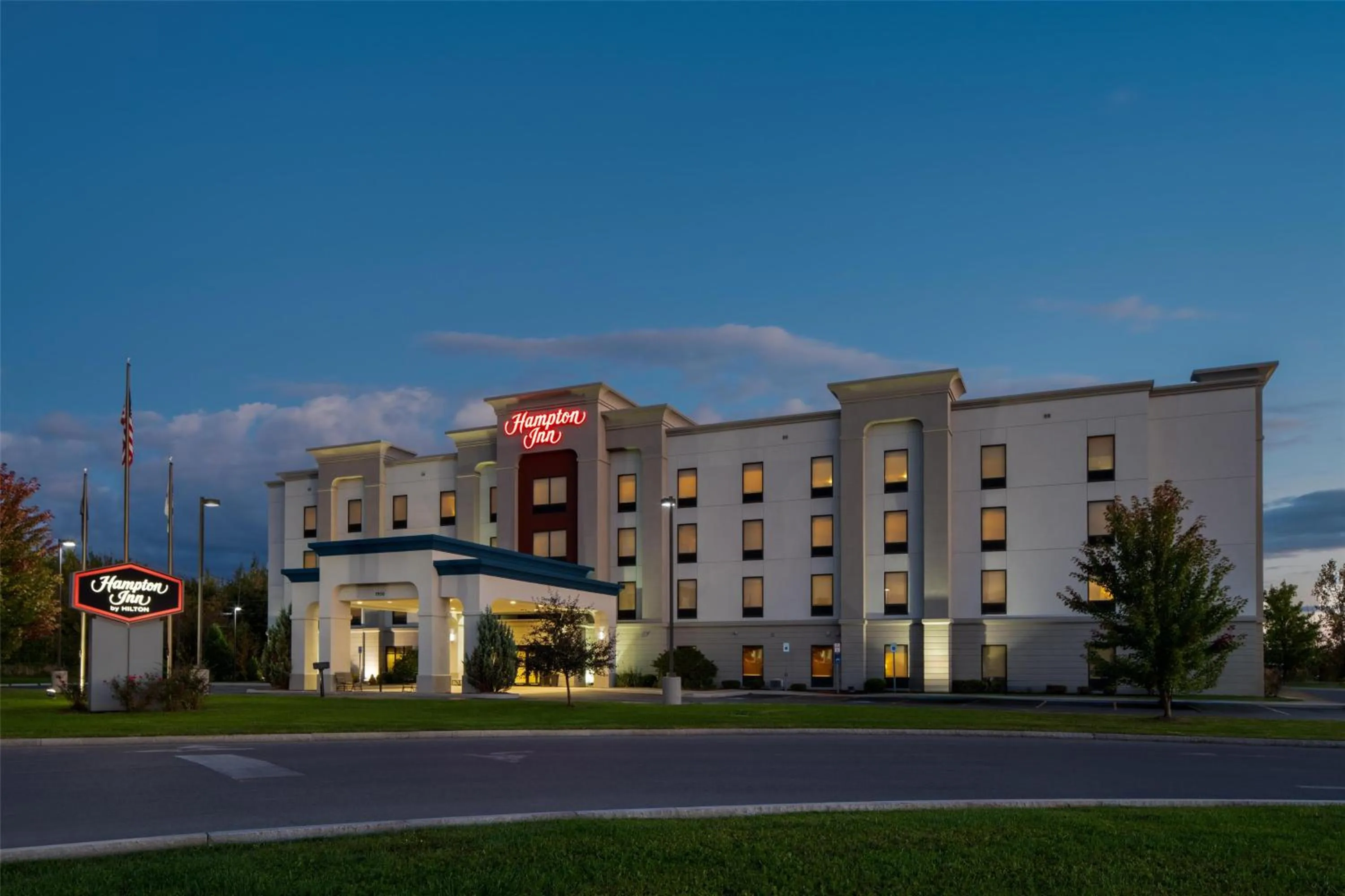 Property building in Hampton Inn Seneca Falls