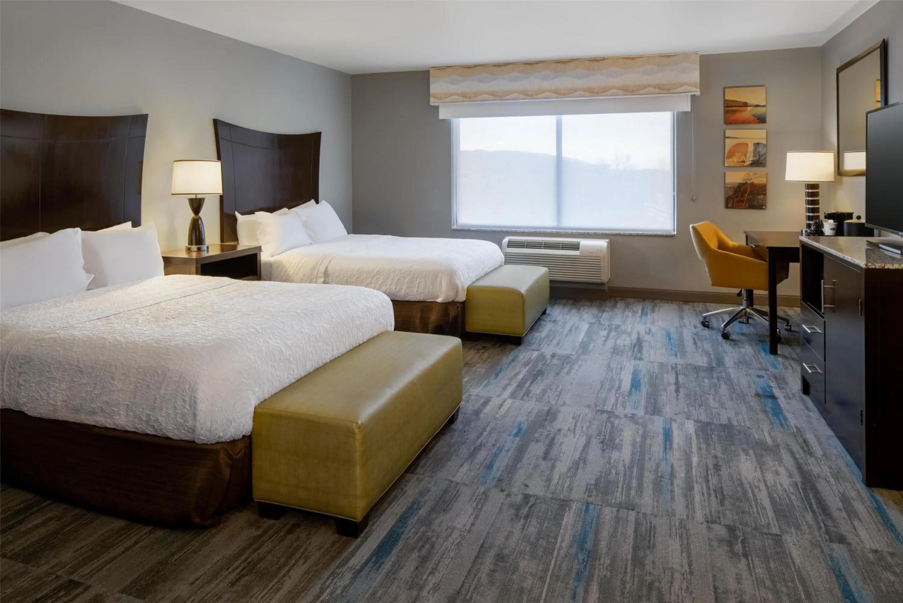 Bed in Hampton Inn Seneca Falls