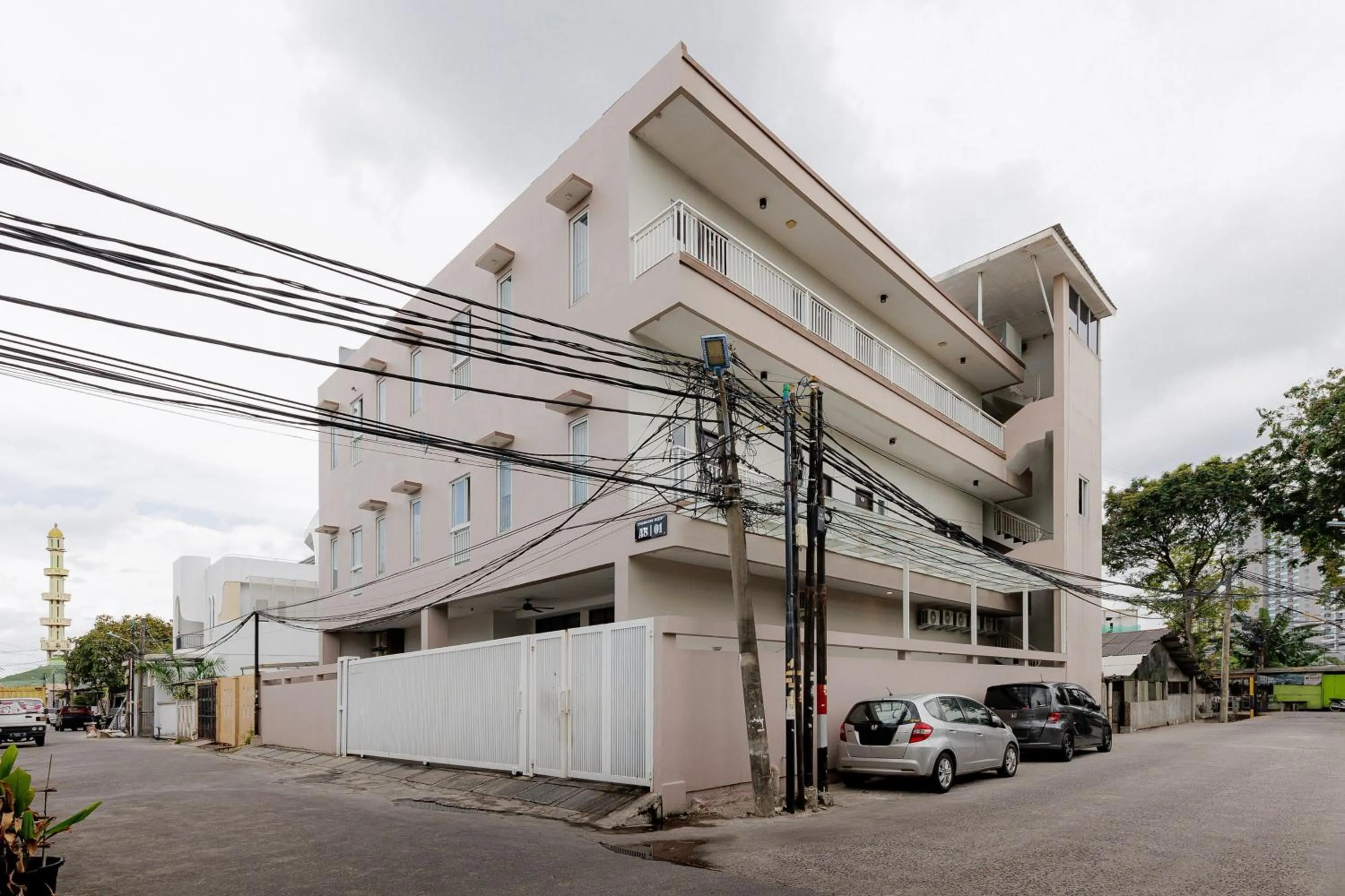 Facade/entrance in RedDoorz near Taman Palem