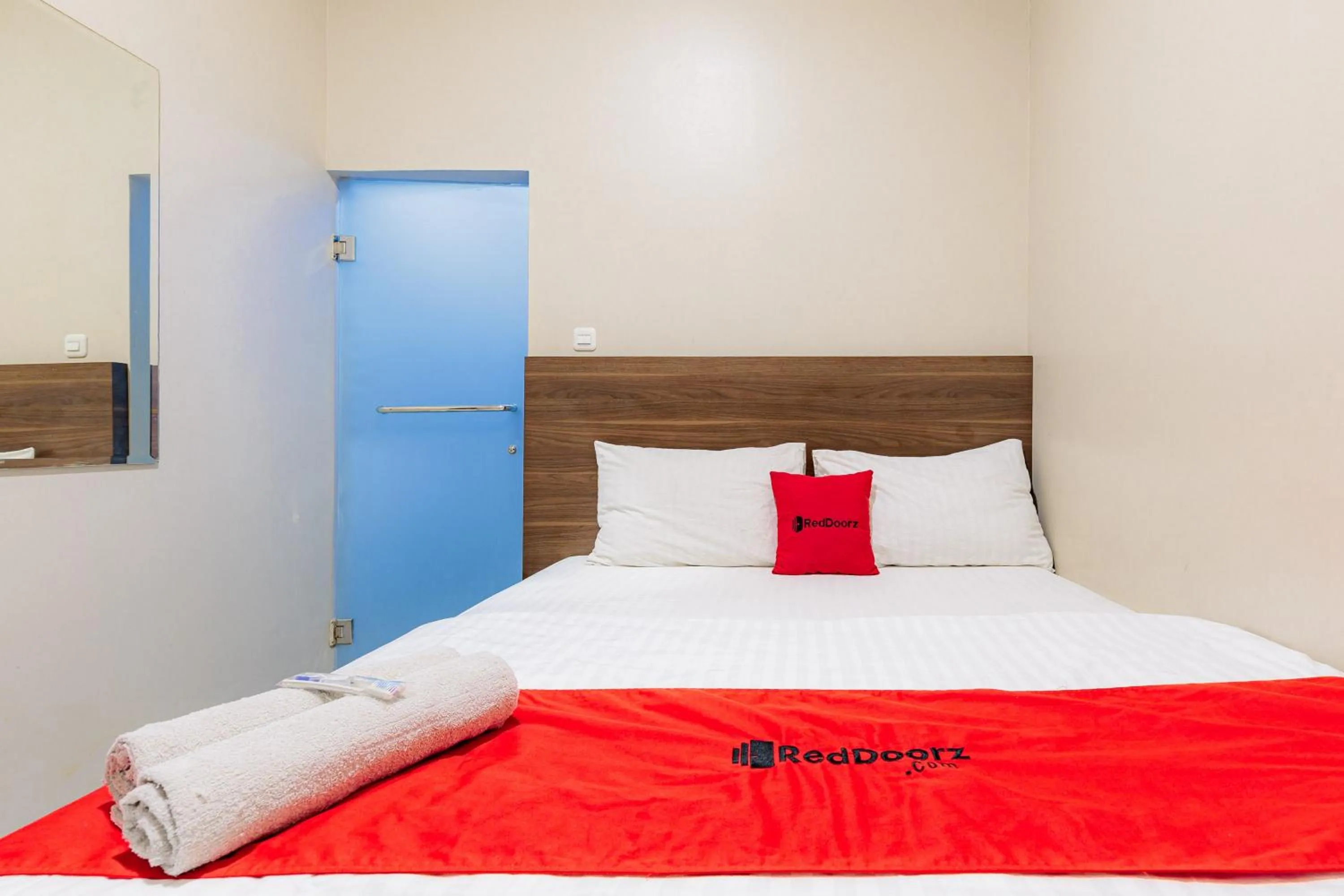 Bedroom, Bed in RedDoorz near Taman Palem