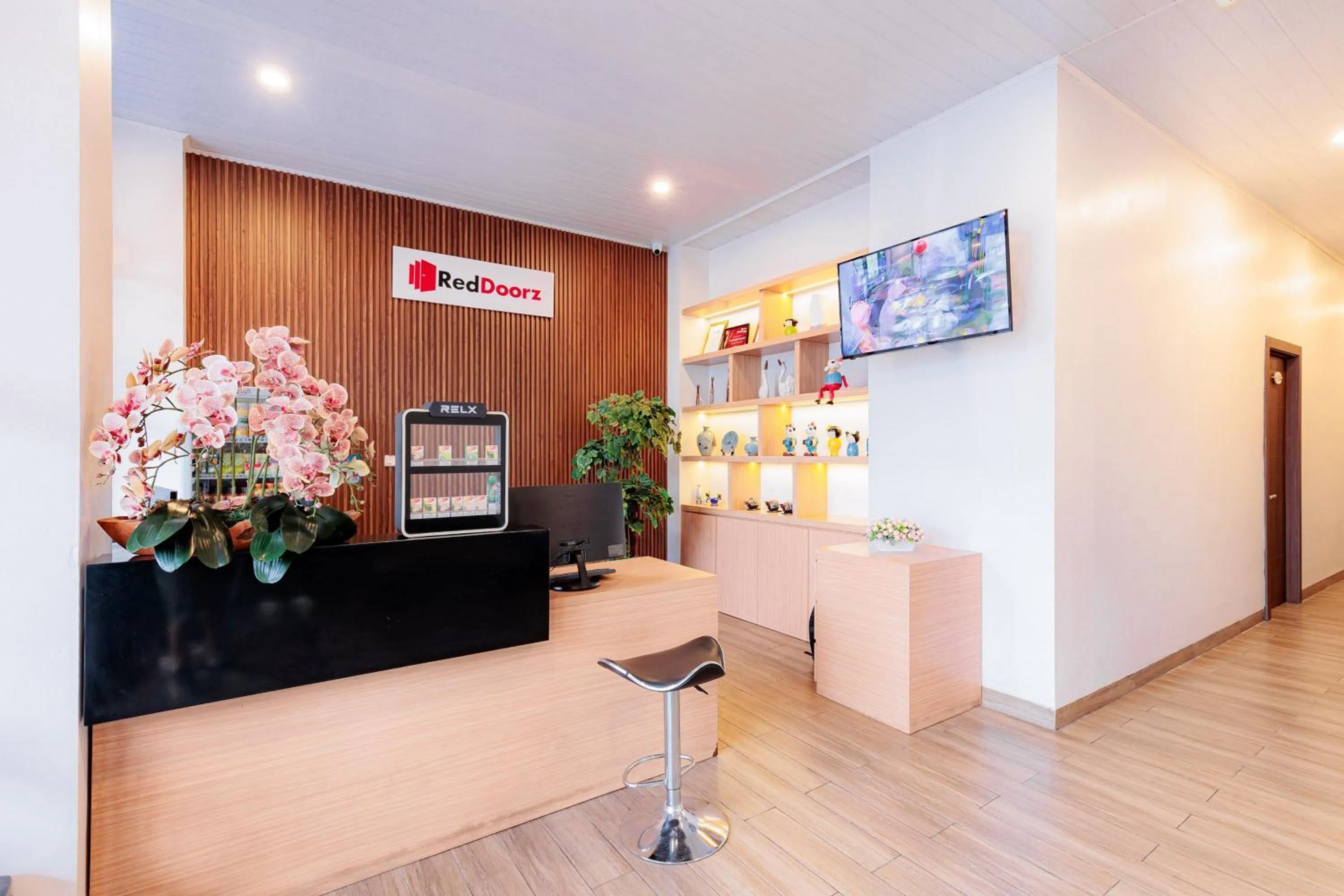 Lobby or reception in RedDoorz near Taman Palem