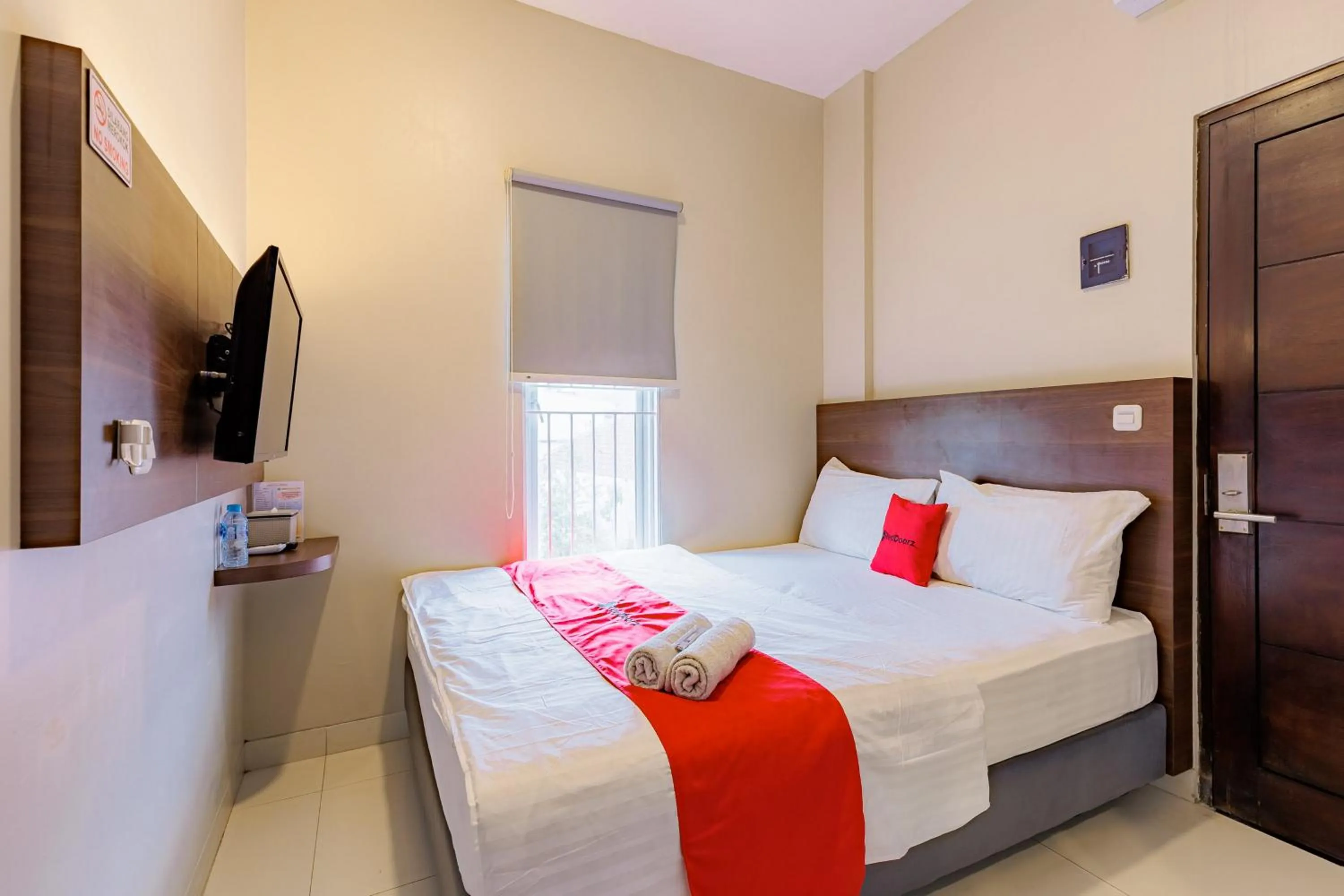 Bedroom, Bed in RedDoorz near Taman Palem