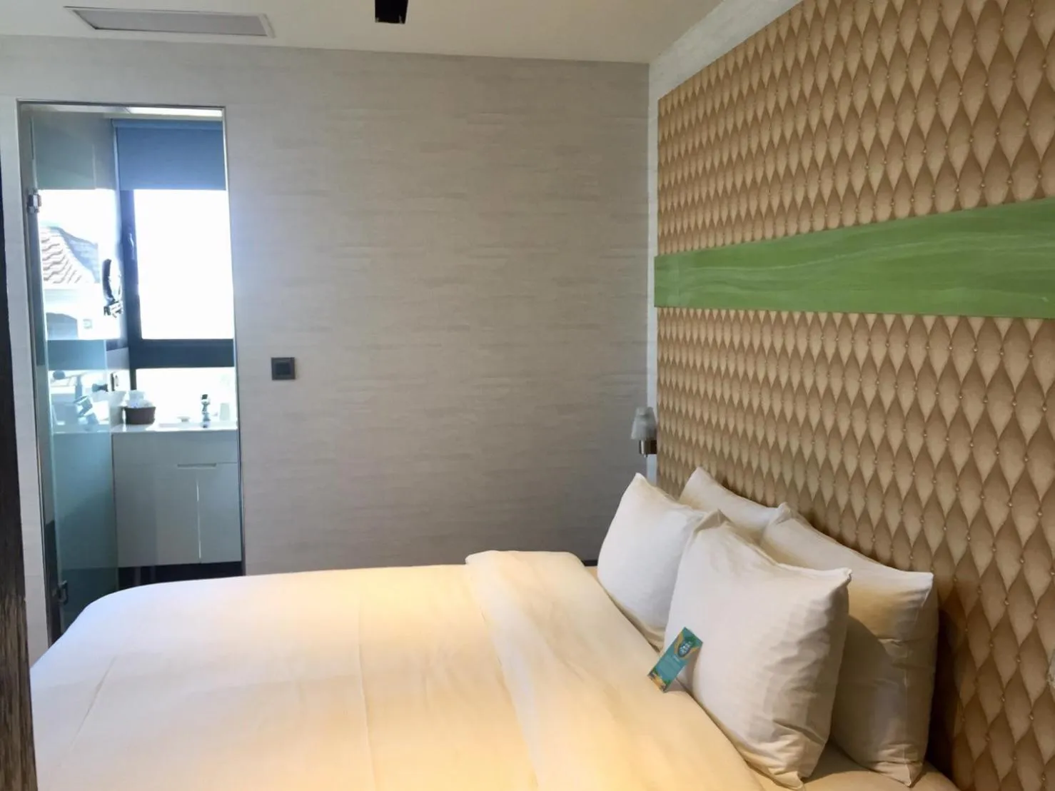 Photo of the whole room, Bed in Fengjia Hotel Bell