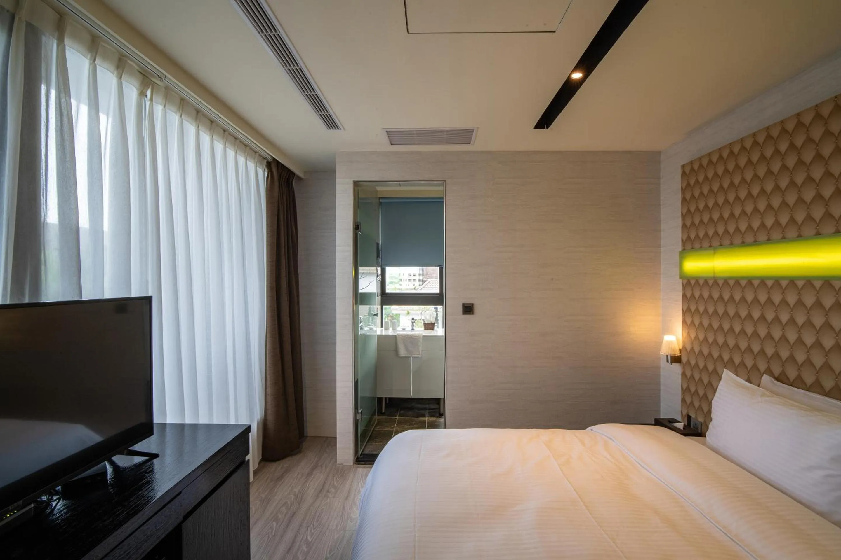 Photo of the whole room, Bed in Fengjia Hotel Bell