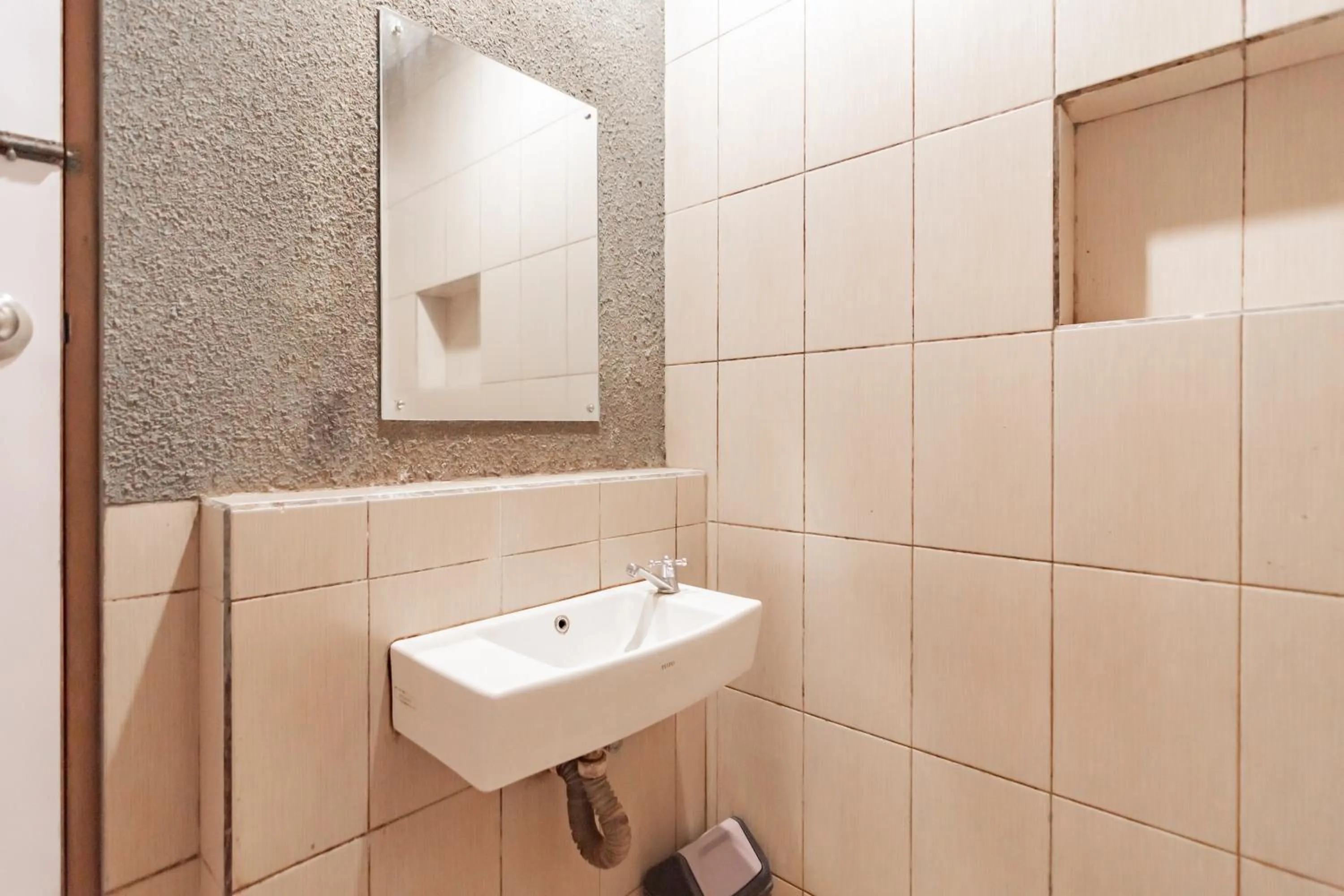 Bathroom in RedDoorz Plus @ Dago Pojok 3