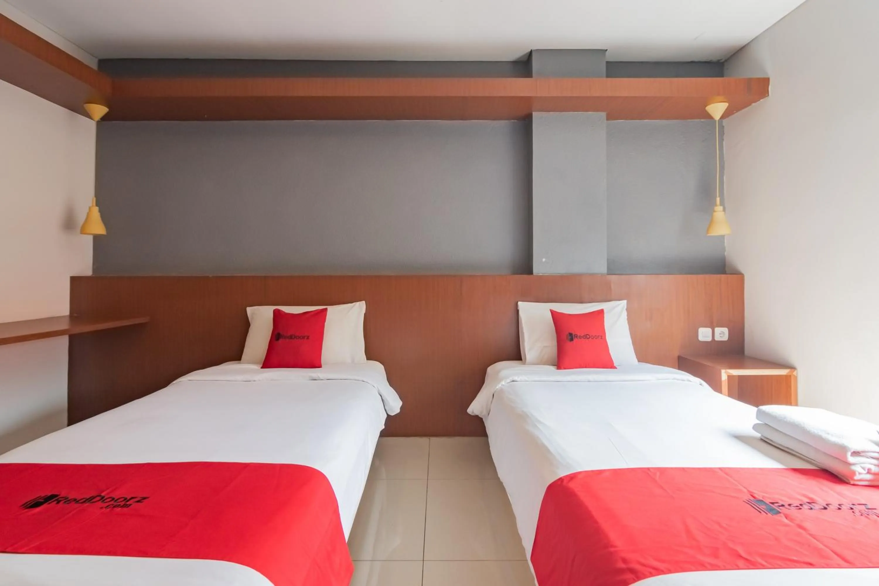 Bedroom, Bed in RedDoorz Plus @ Dago Pojok 3