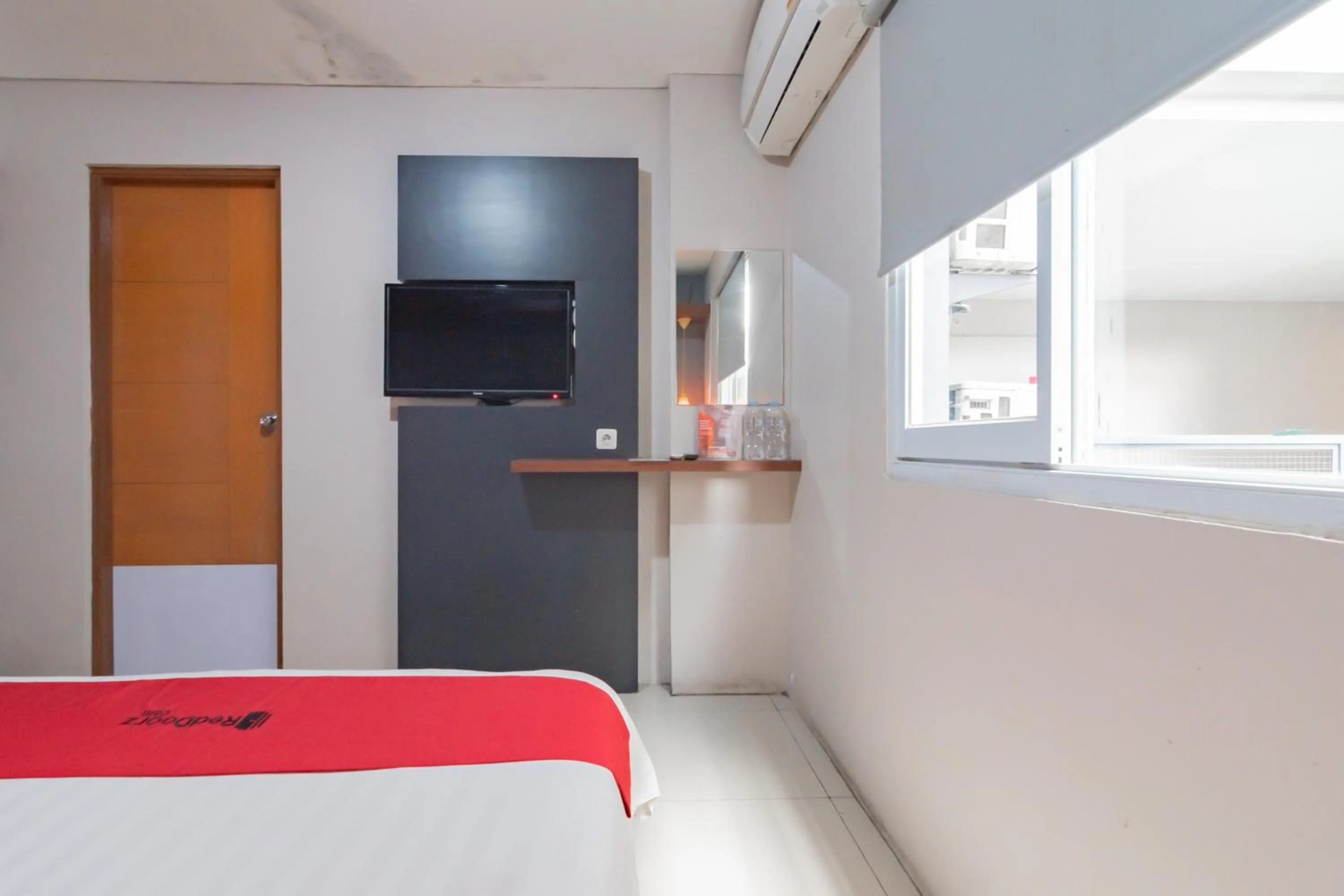 Bedroom, Bed in RedDoorz Plus @ Dago Pojok 3