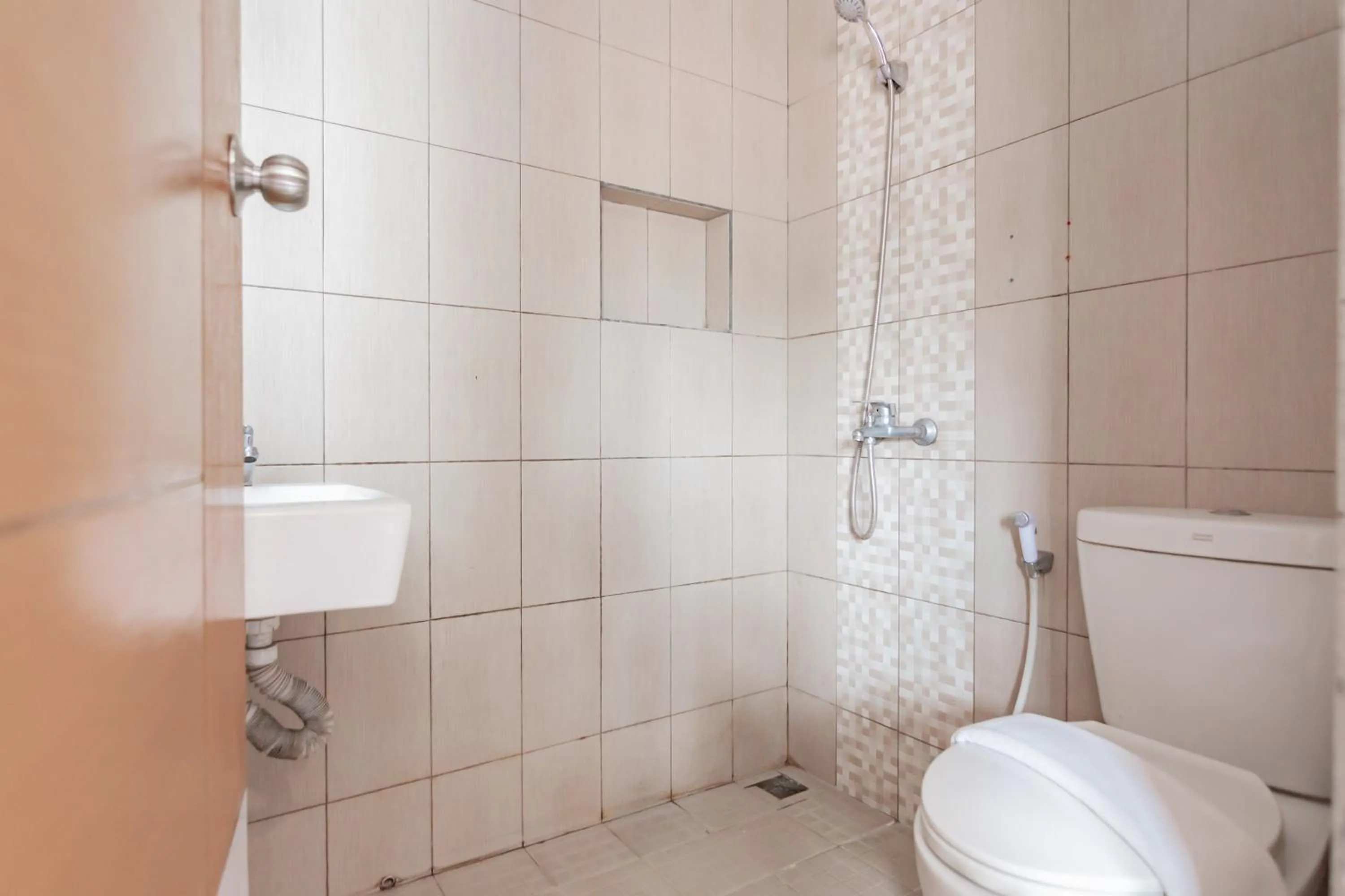 Bathroom in RedDoorz Plus @ Dago Pojok 3