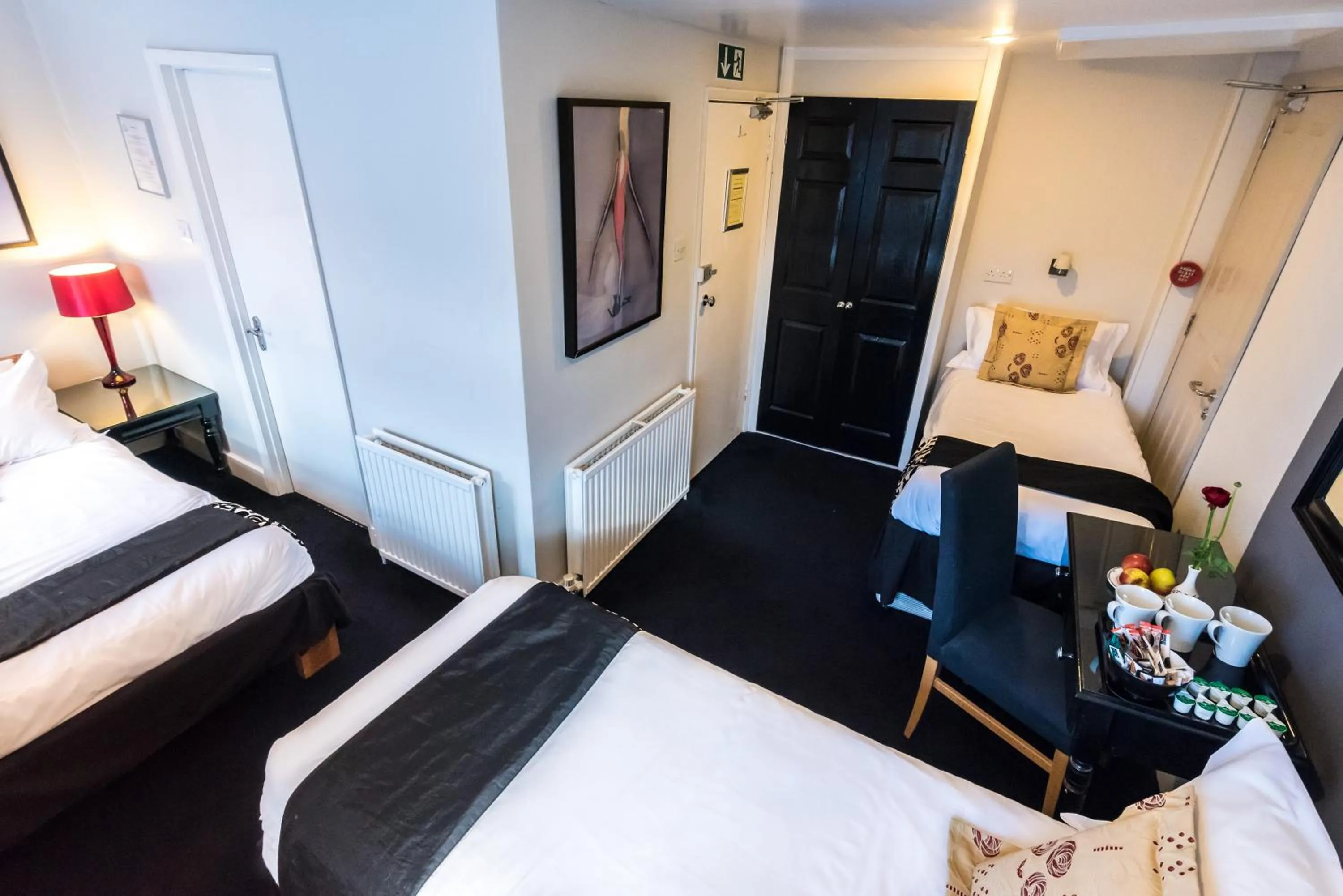 Photo of the whole room, Bed in Paskins Town House