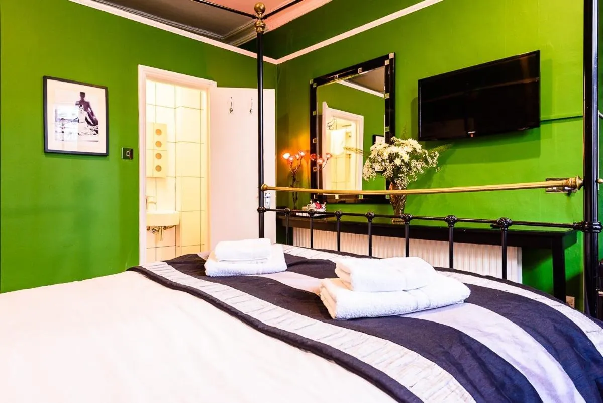 Bed in Paskins Town House