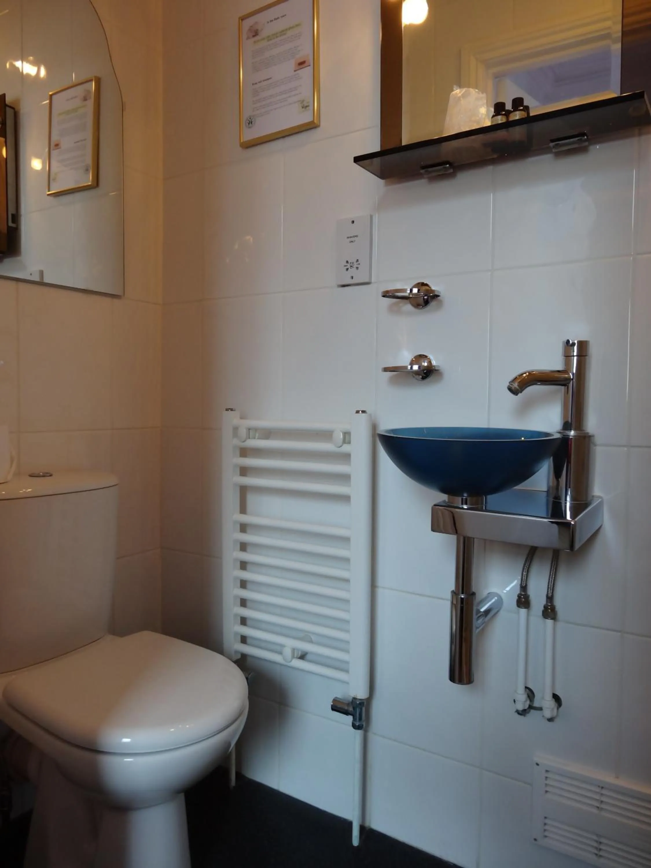 Bathroom in Paskins Town House