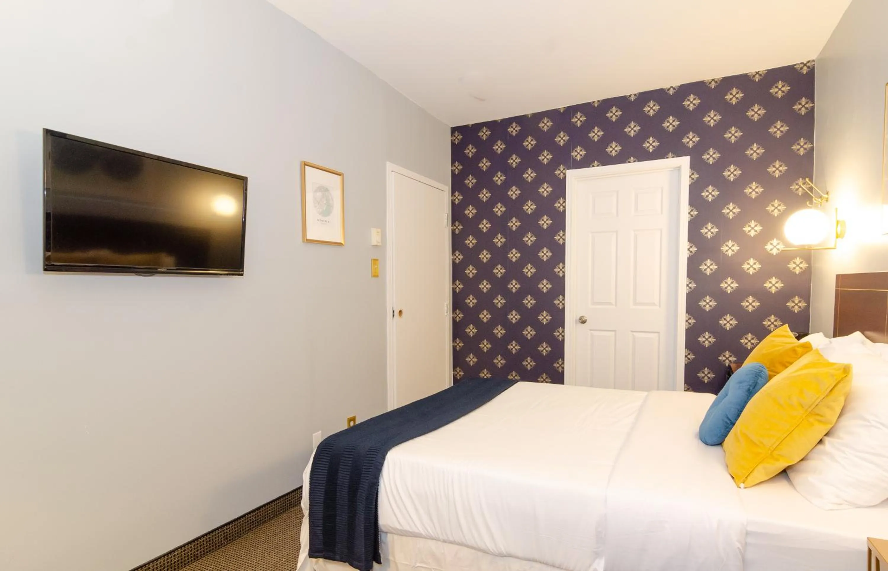 Bed in Maison Cartier Montreal