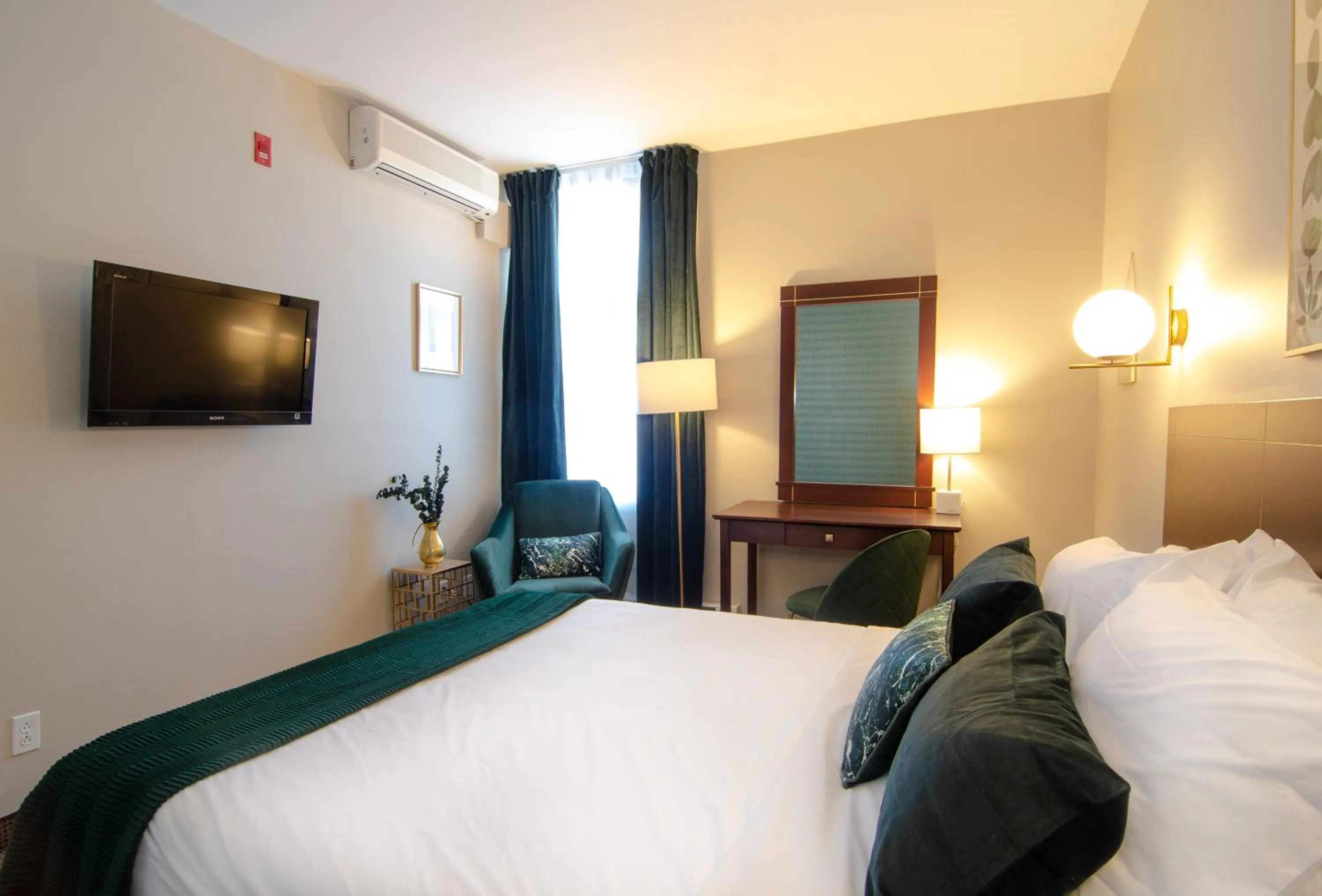 TV and multimedia in Maison Cartier Montreal