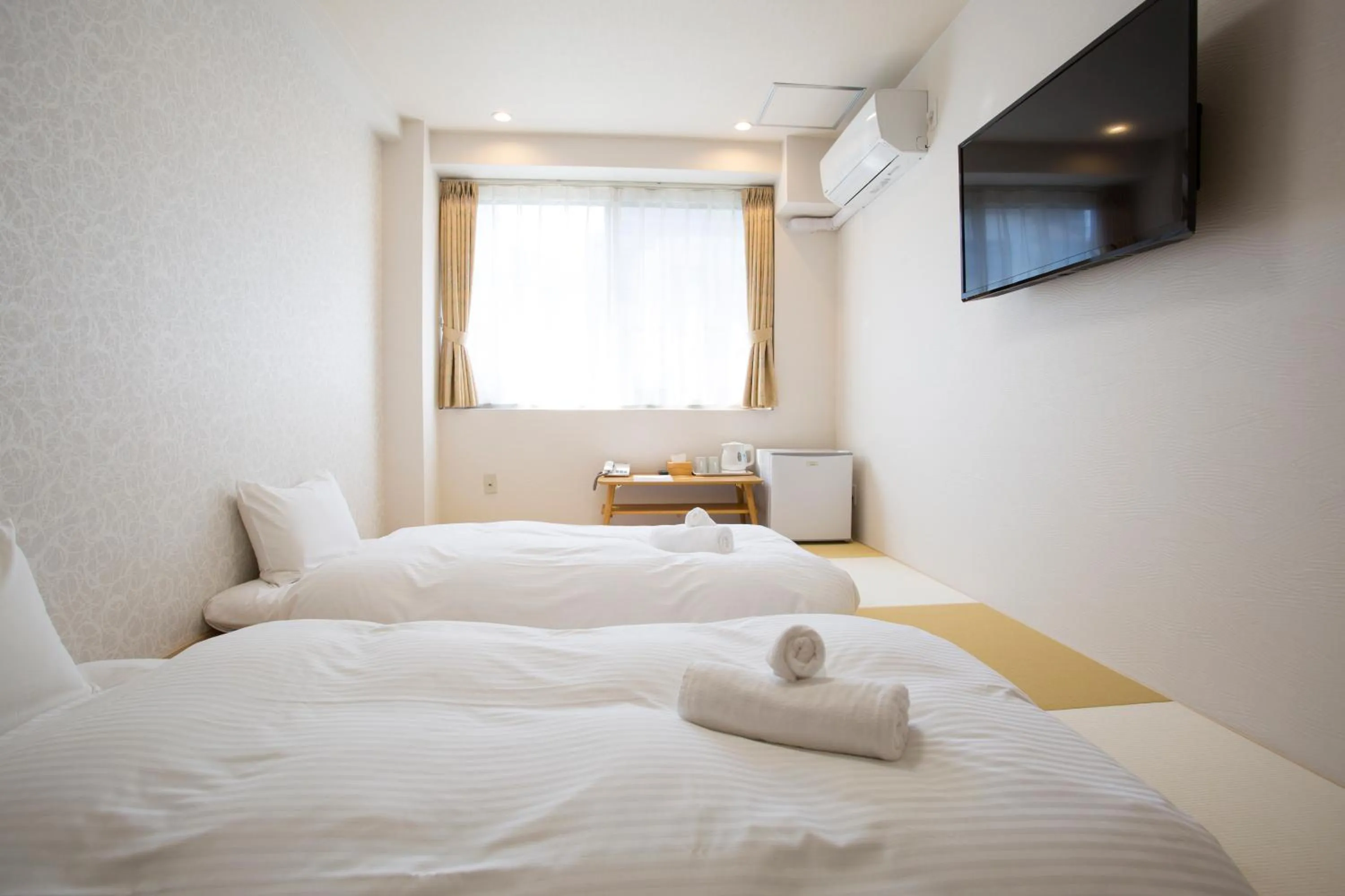 Photo of the whole room, Bed in Dotonbori Shinsaibashi Hotel