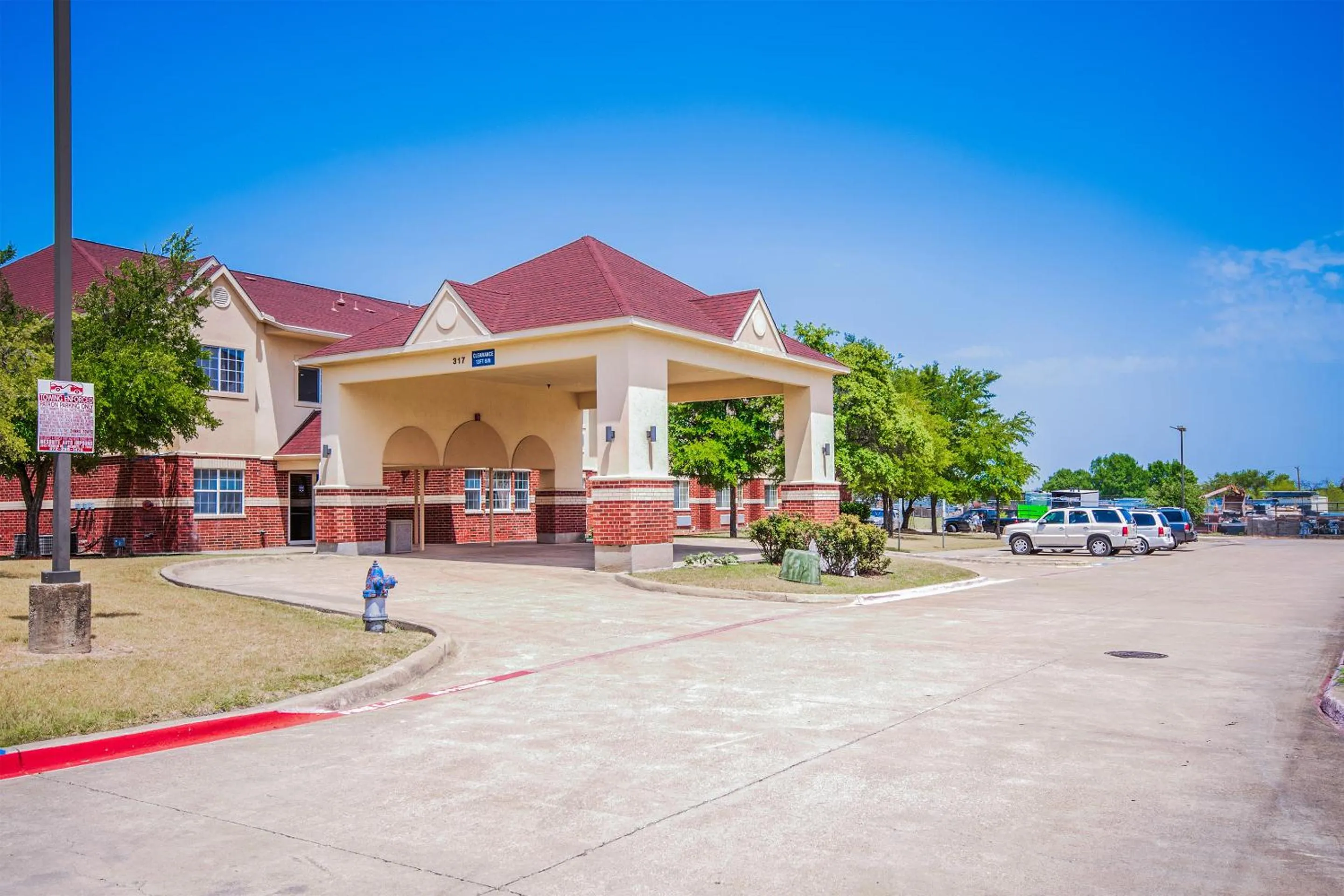 Parking in Econo Lodge Inn & Suites Mesquite - Dallas East