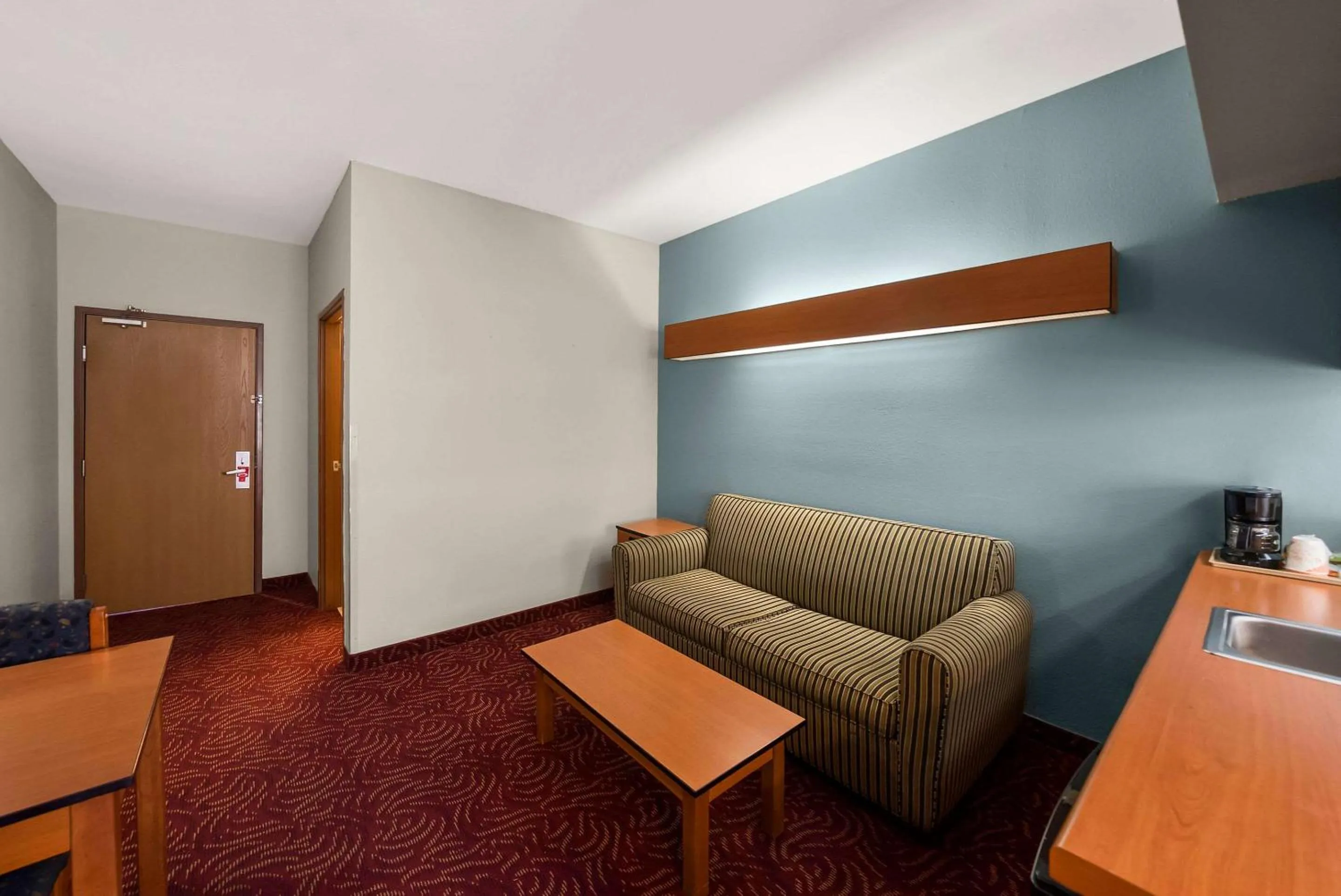 Bedroom in Econo Lodge Inn & Suites Mesquite - Dallas East