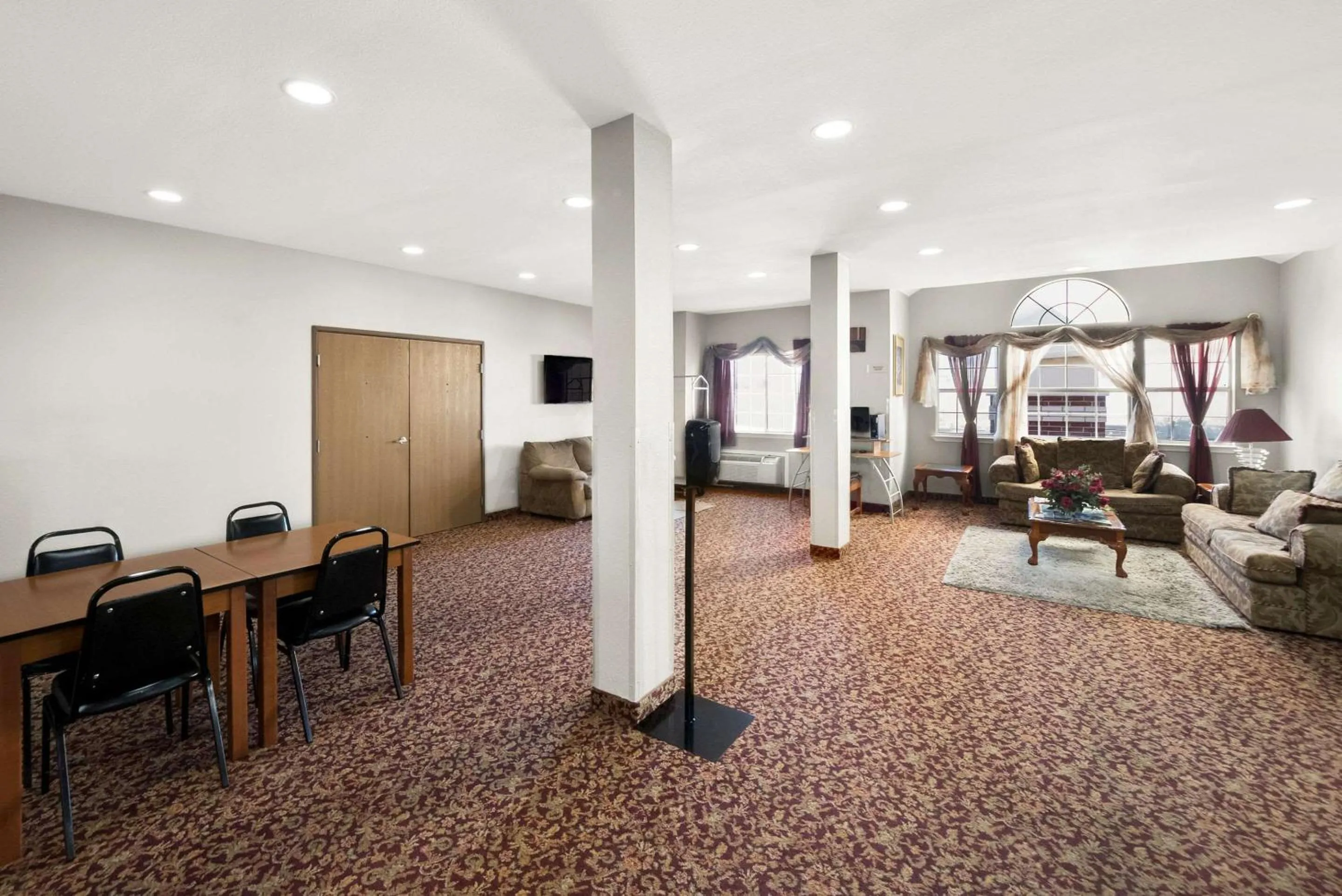 Lobby or reception in Econo Lodge Inn & Suites Mesquite - Dallas East