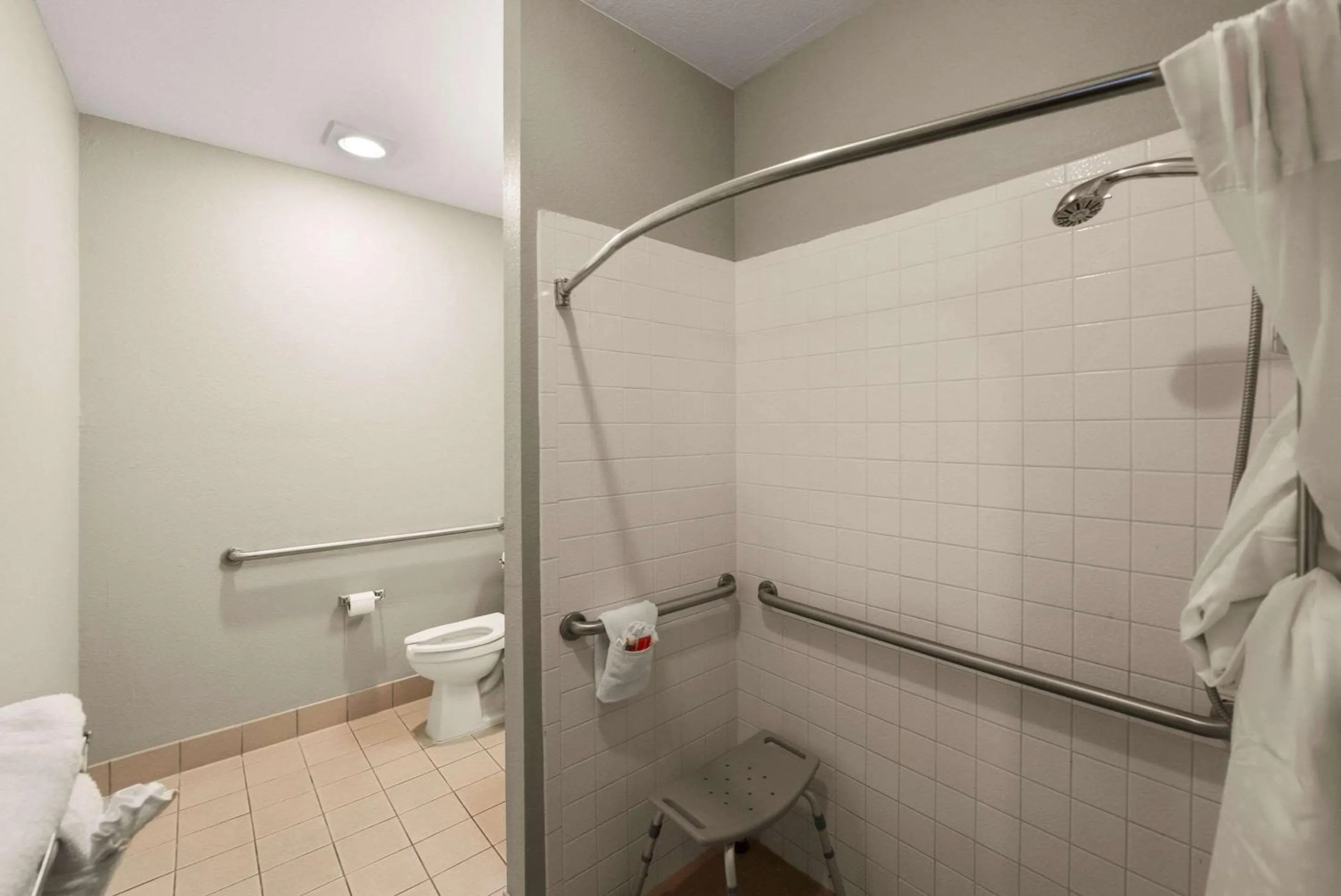 Bedroom in Econo Lodge Inn & Suites Mesquite - Dallas East