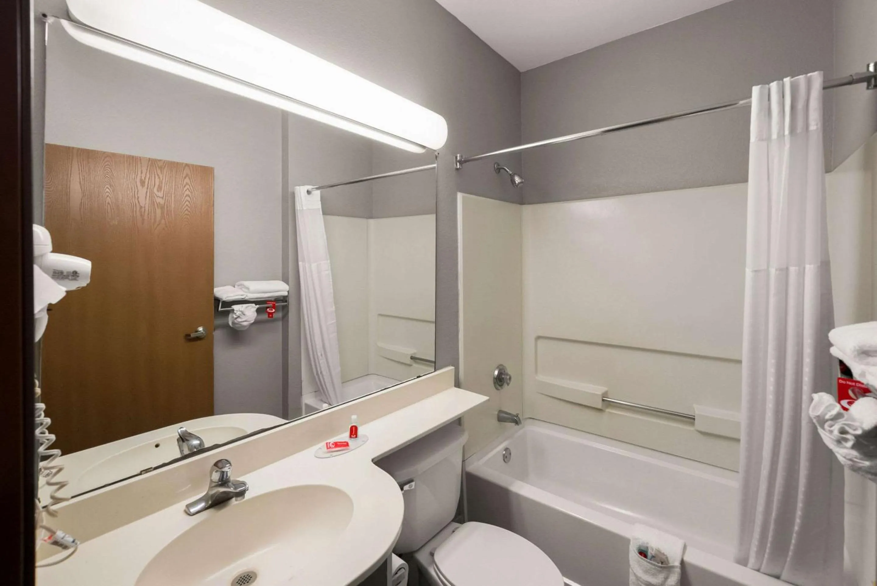 Bedroom in Econo Lodge Inn & Suites Mesquite - Dallas East