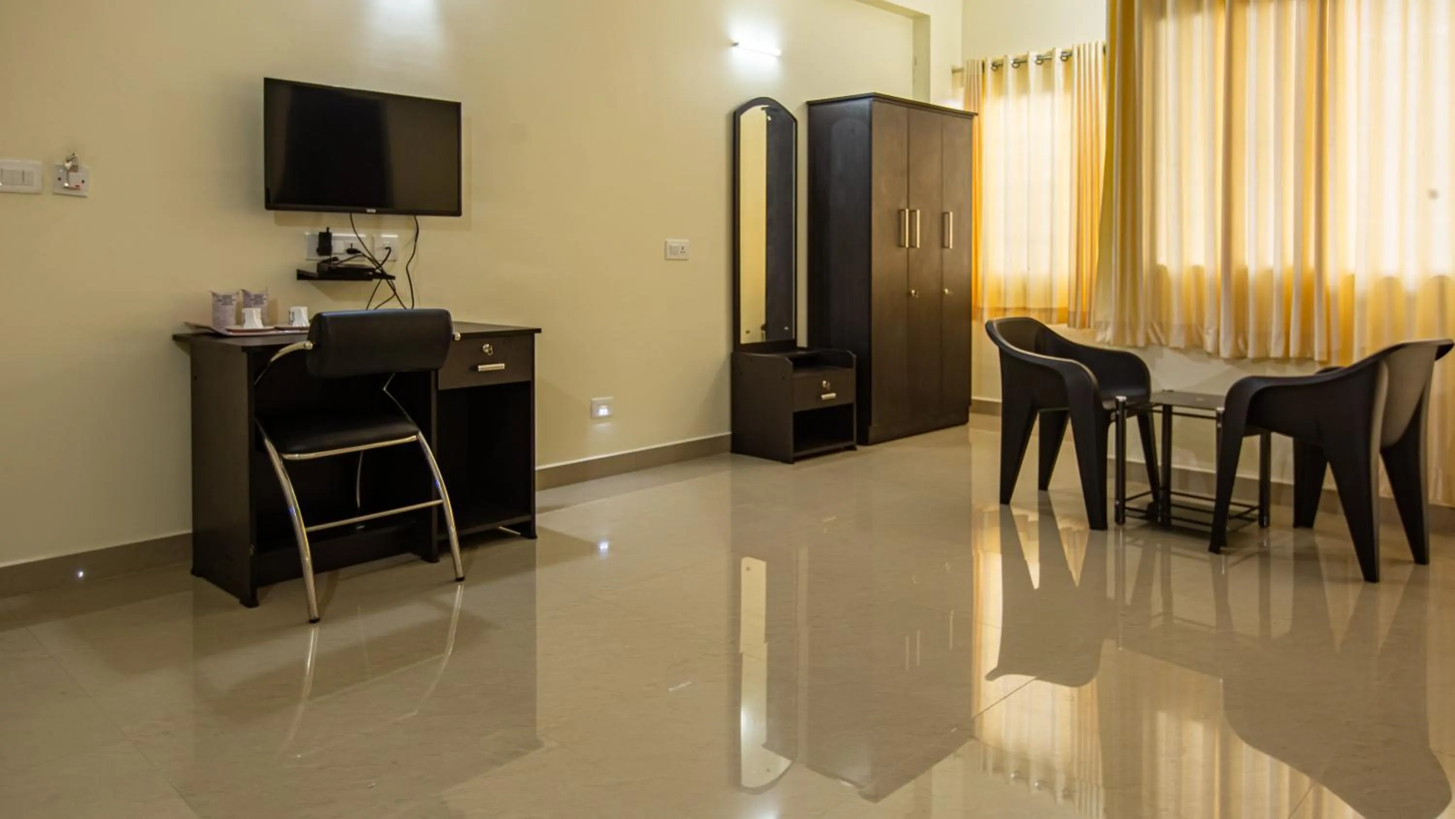 Communal lounge/ TV room in Woodside residency