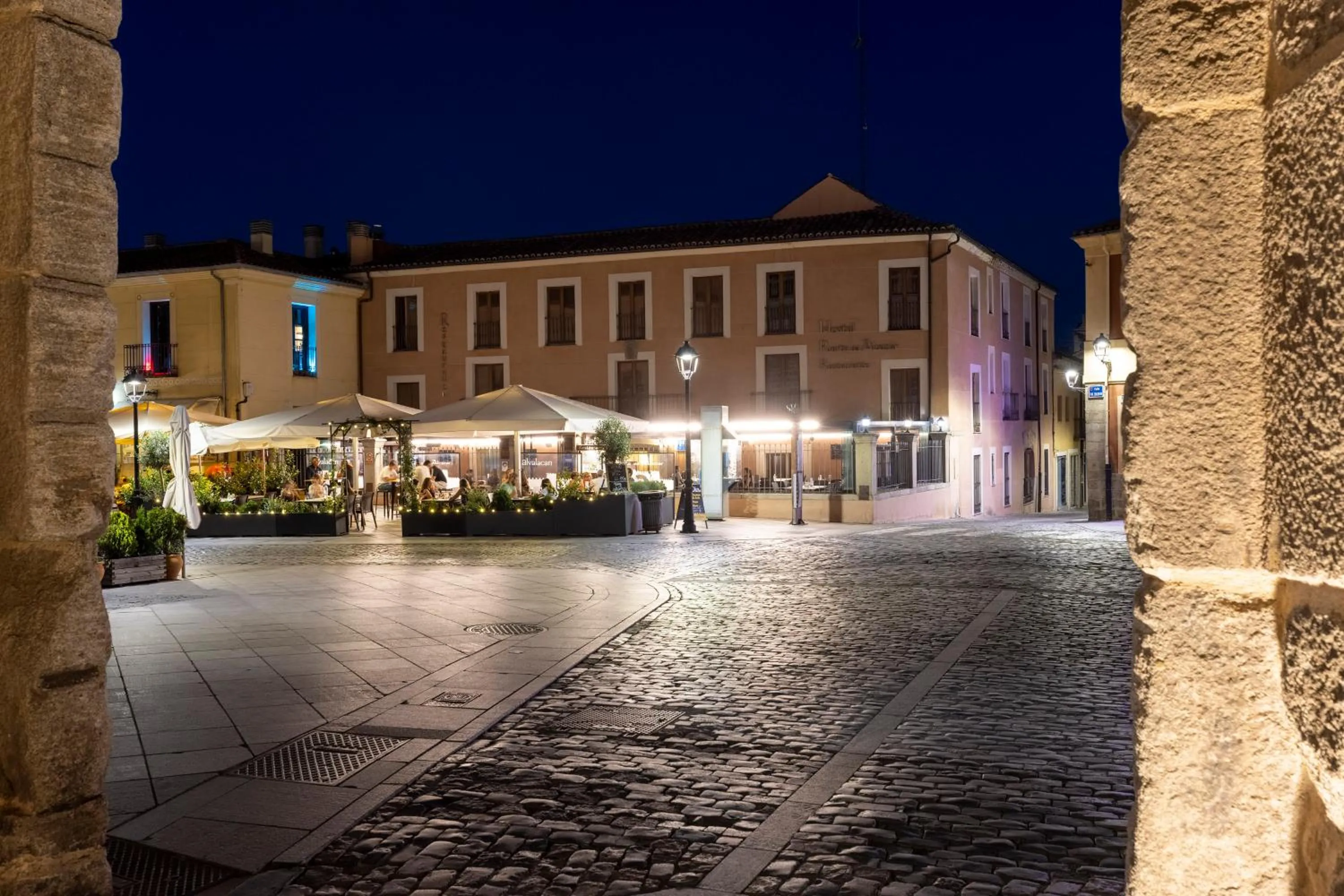 Property building in Hostal Restaurante Puerta del Alcázar