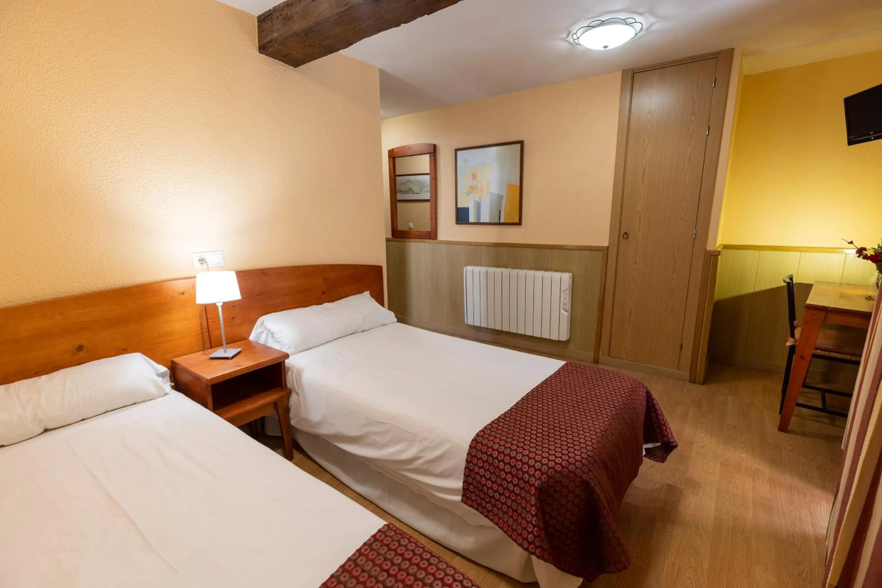 Bed in Hostal Restaurante Puerta del Alcázar