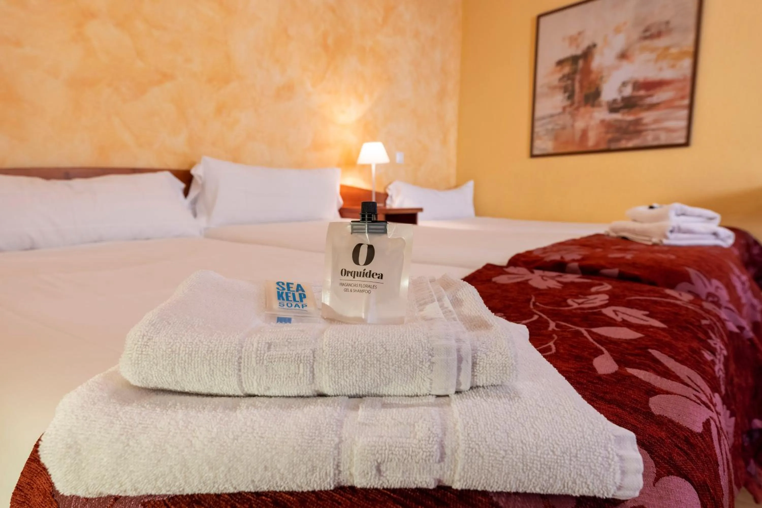 Bed in Hostal Restaurante Puerta del Alcázar