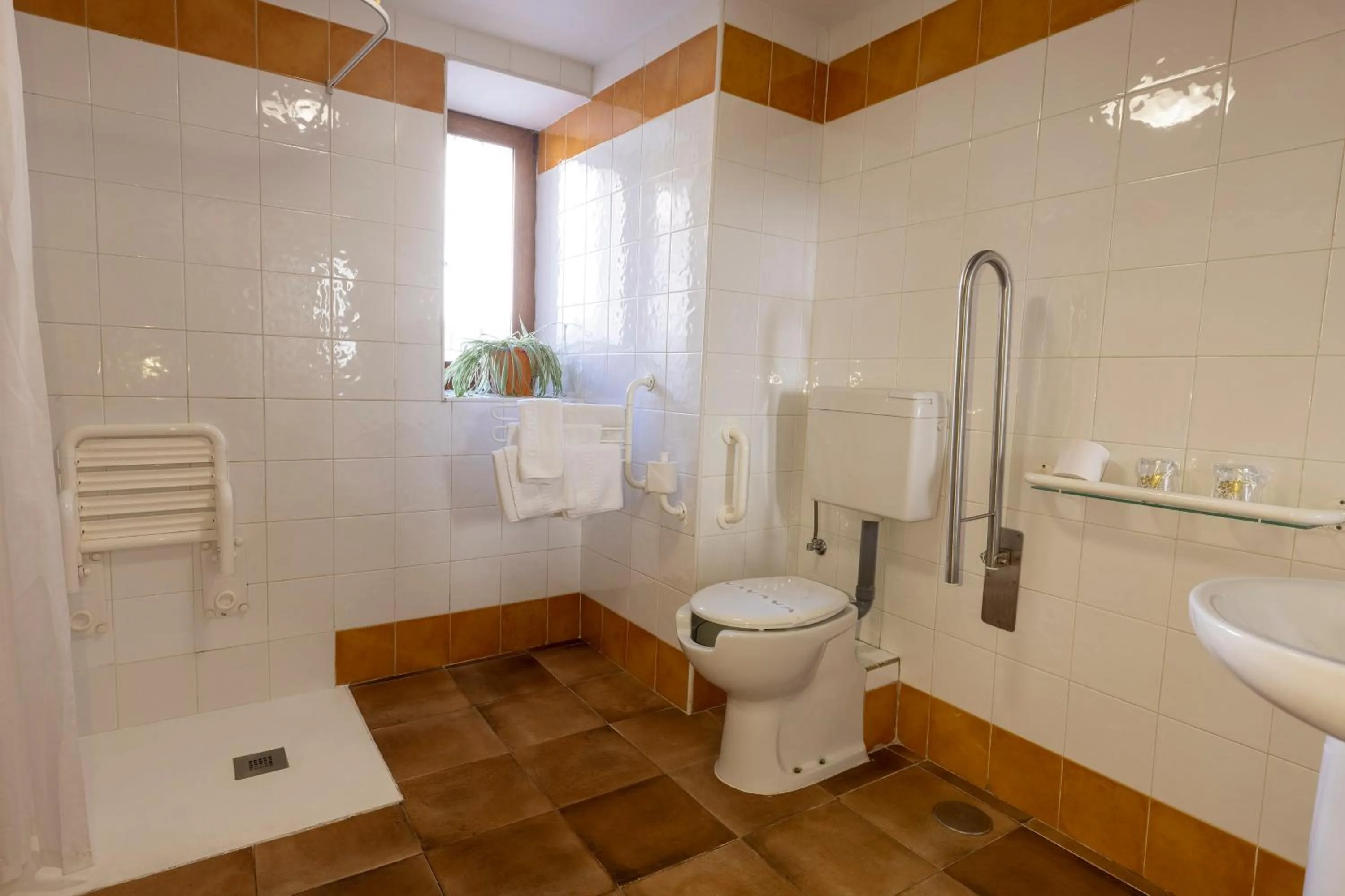 Bathroom in Hostal Restaurante Puerta del Alcázar