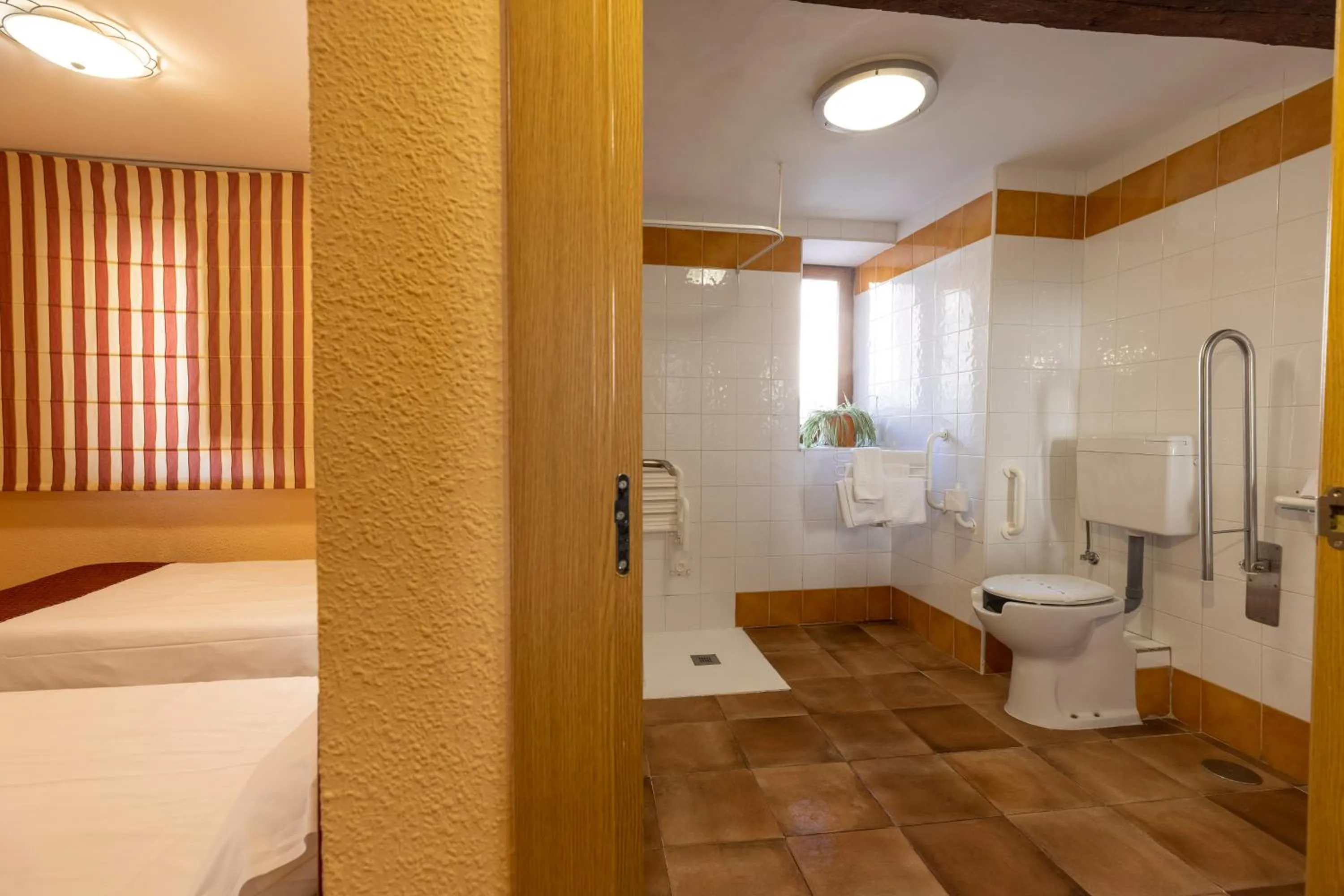 Bed in Hostal Restaurante Puerta del Alcázar