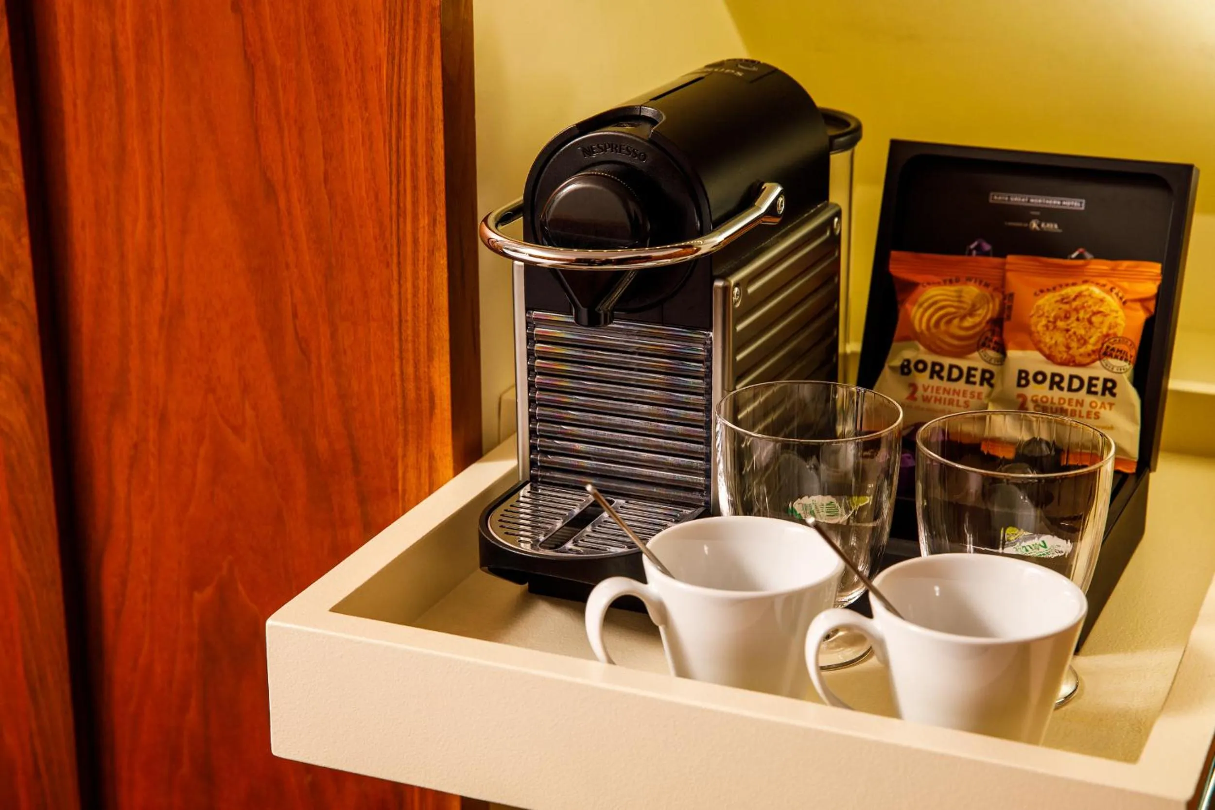 Coffee/tea facilities in Kaya Great Northern Hotel, London