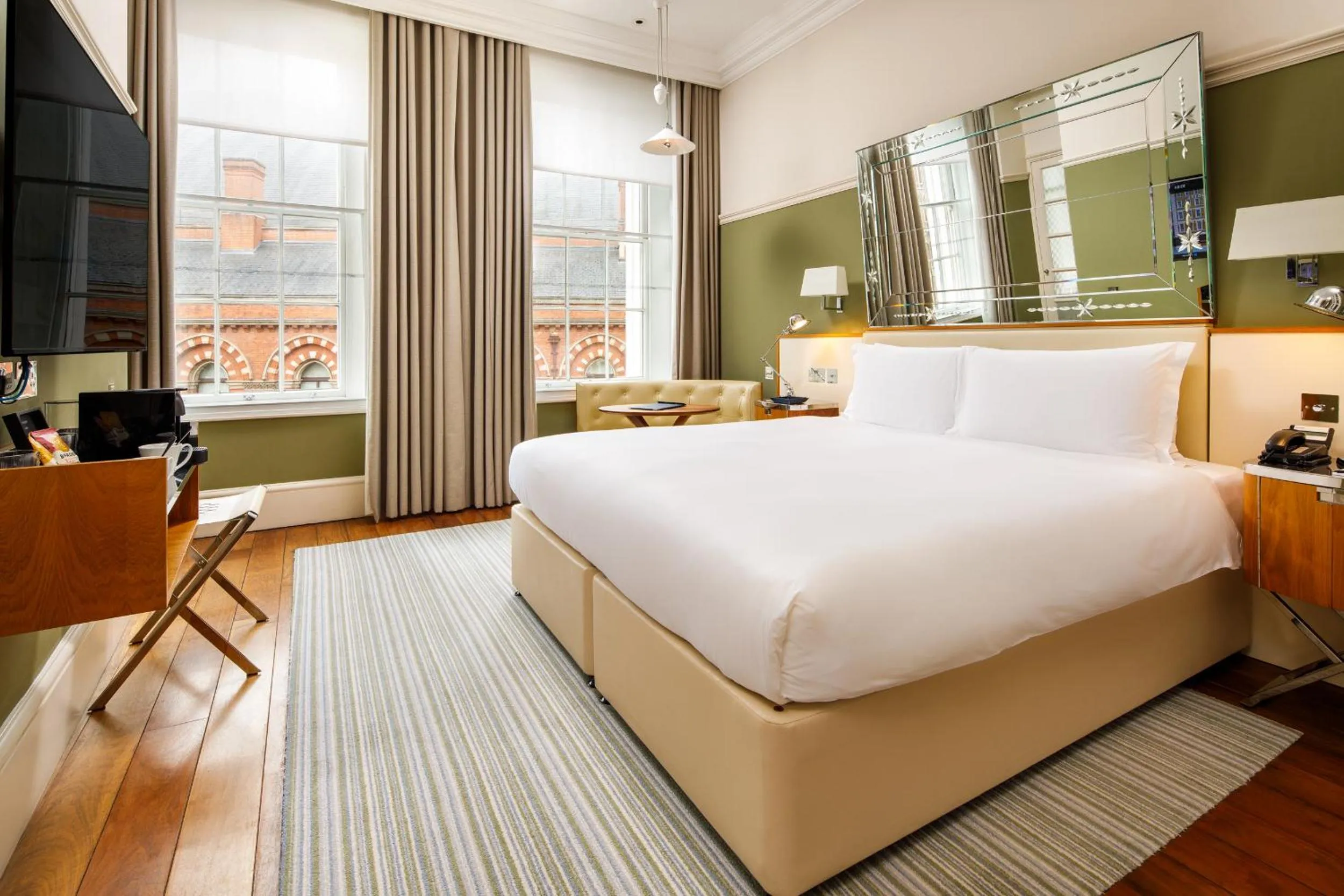 Bed in Kaya Great Northern Hotel, London