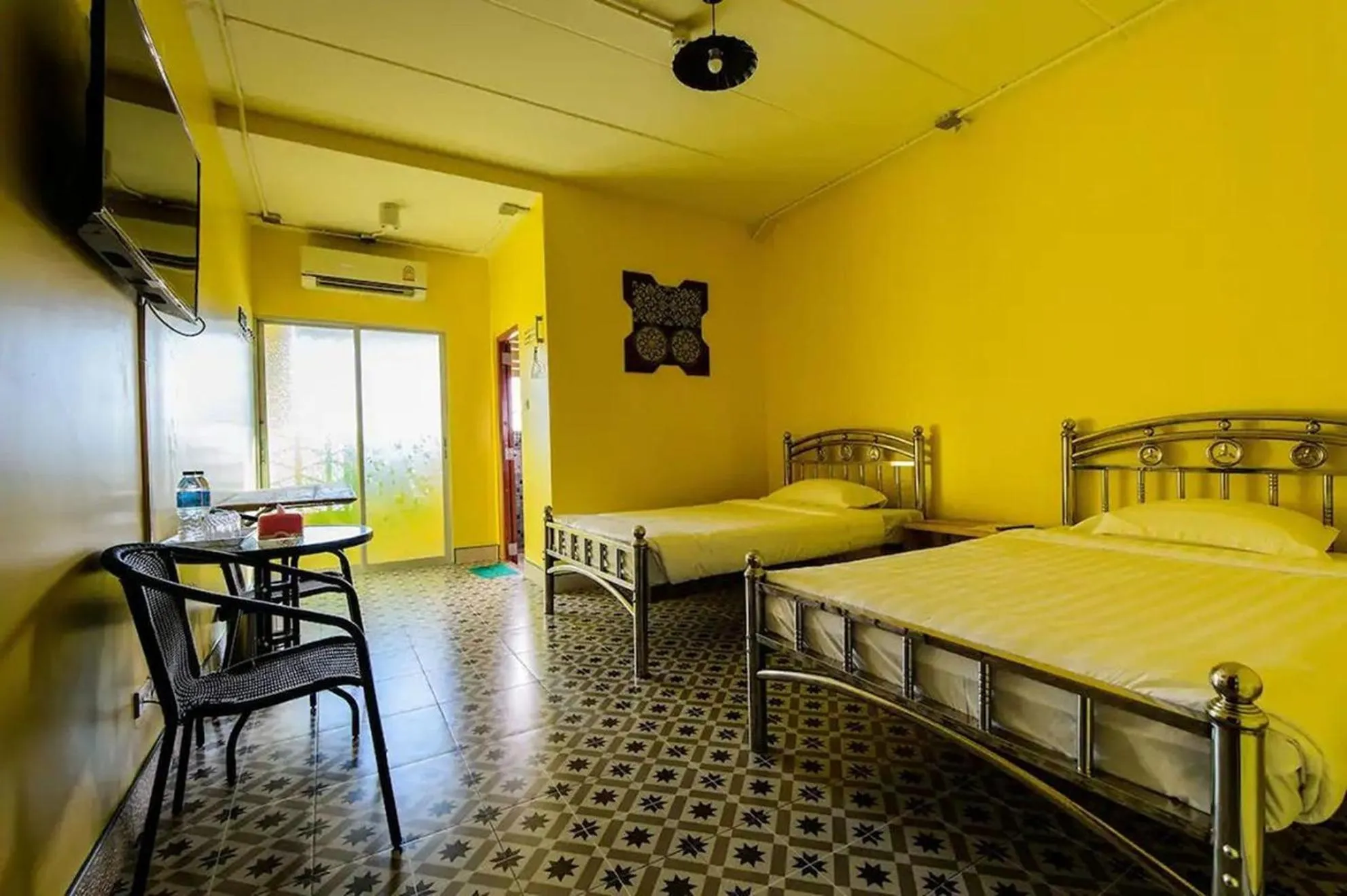 Photo of the whole room, Bed in 2U Hotel Hatyai